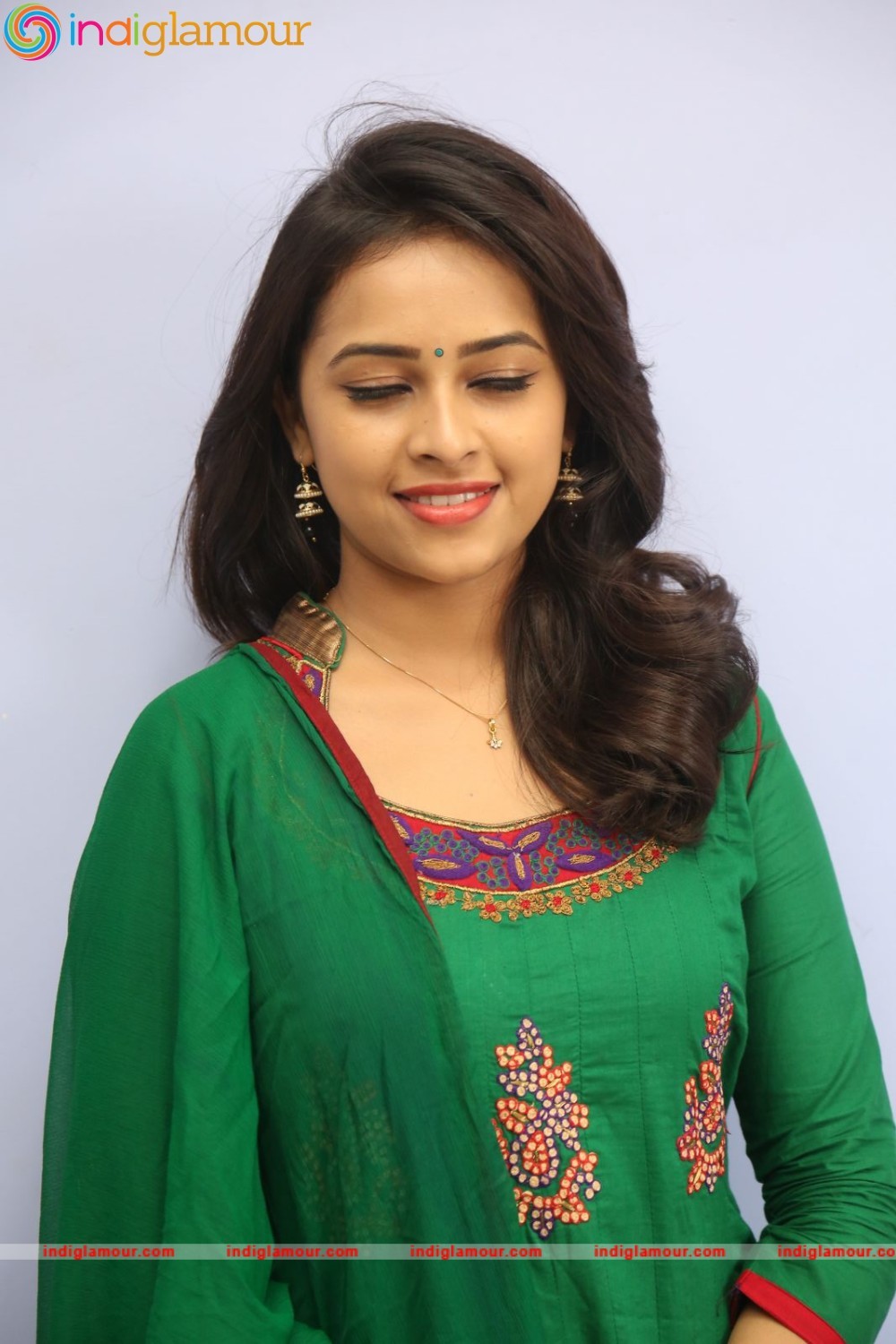 Sri Divya Actress hd photo