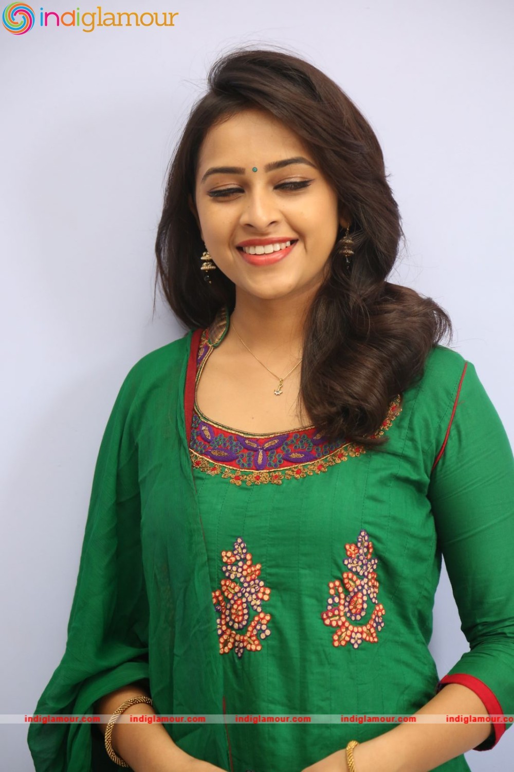 Sri Divya Actress hd photo