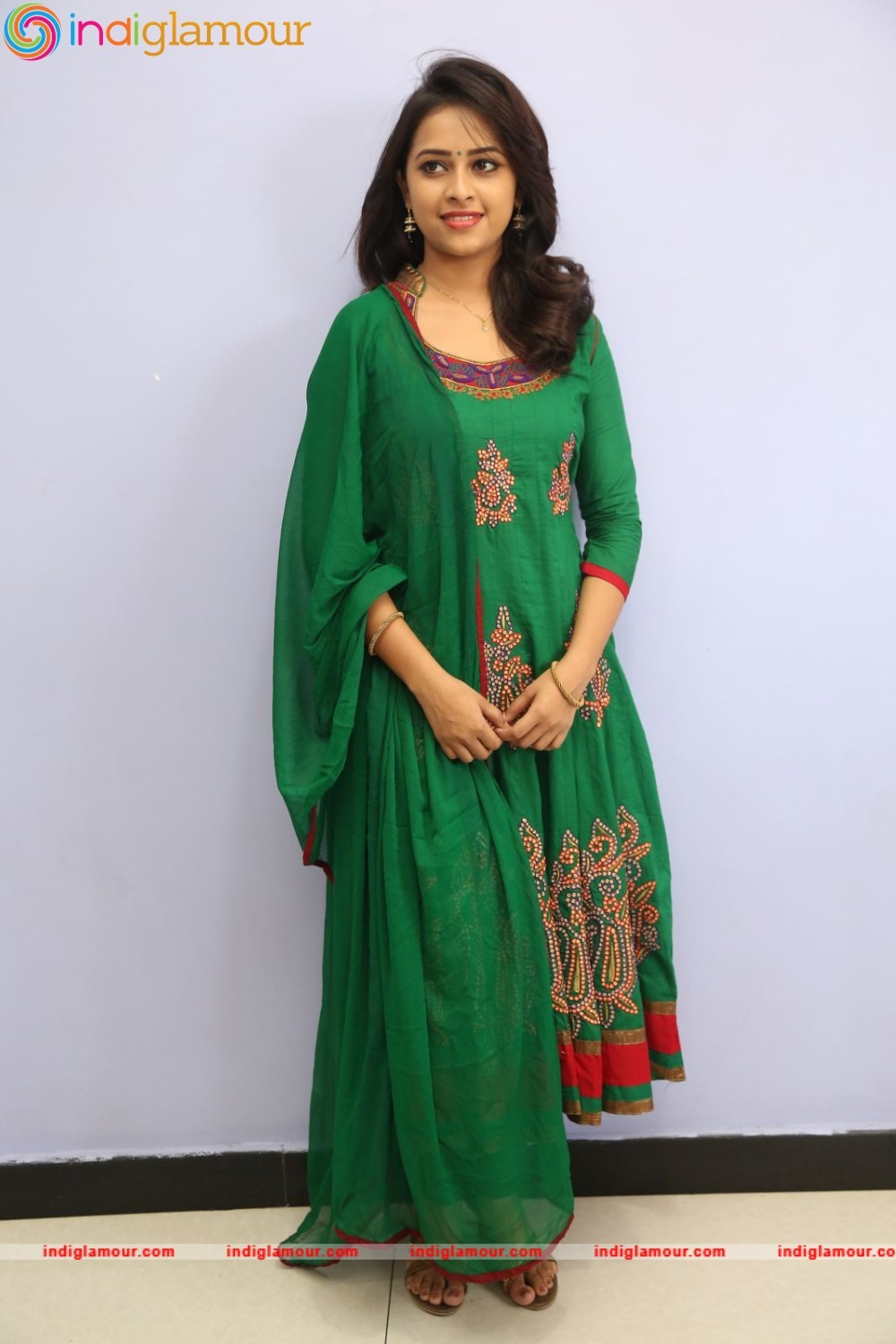 Sri Divya Actress hd photo
