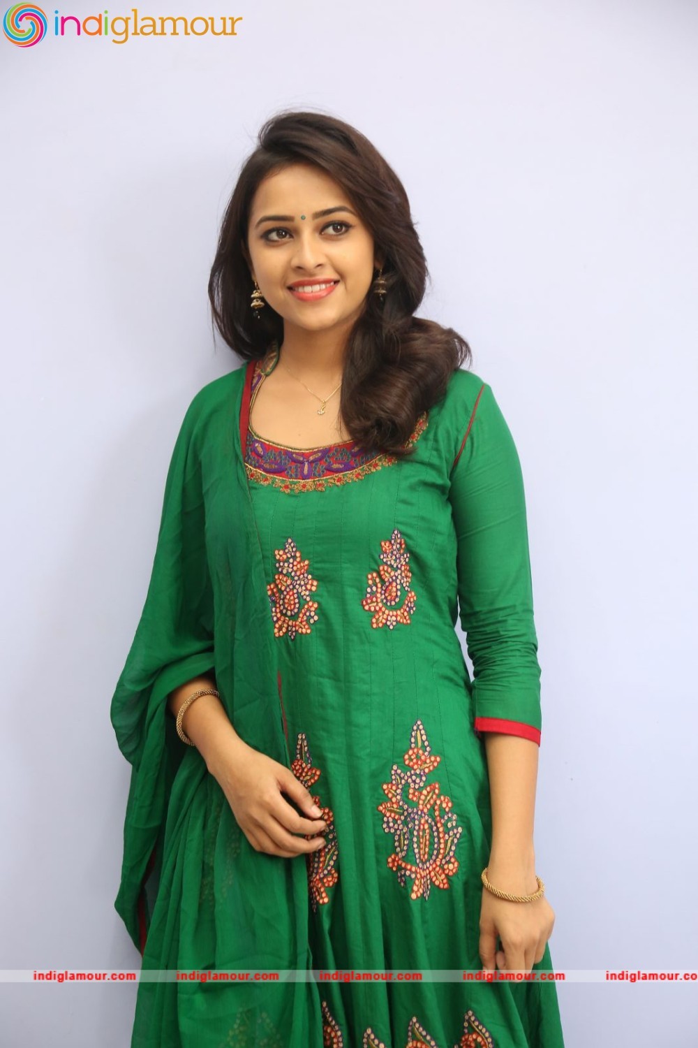 Sri Divya Actress hd photo
