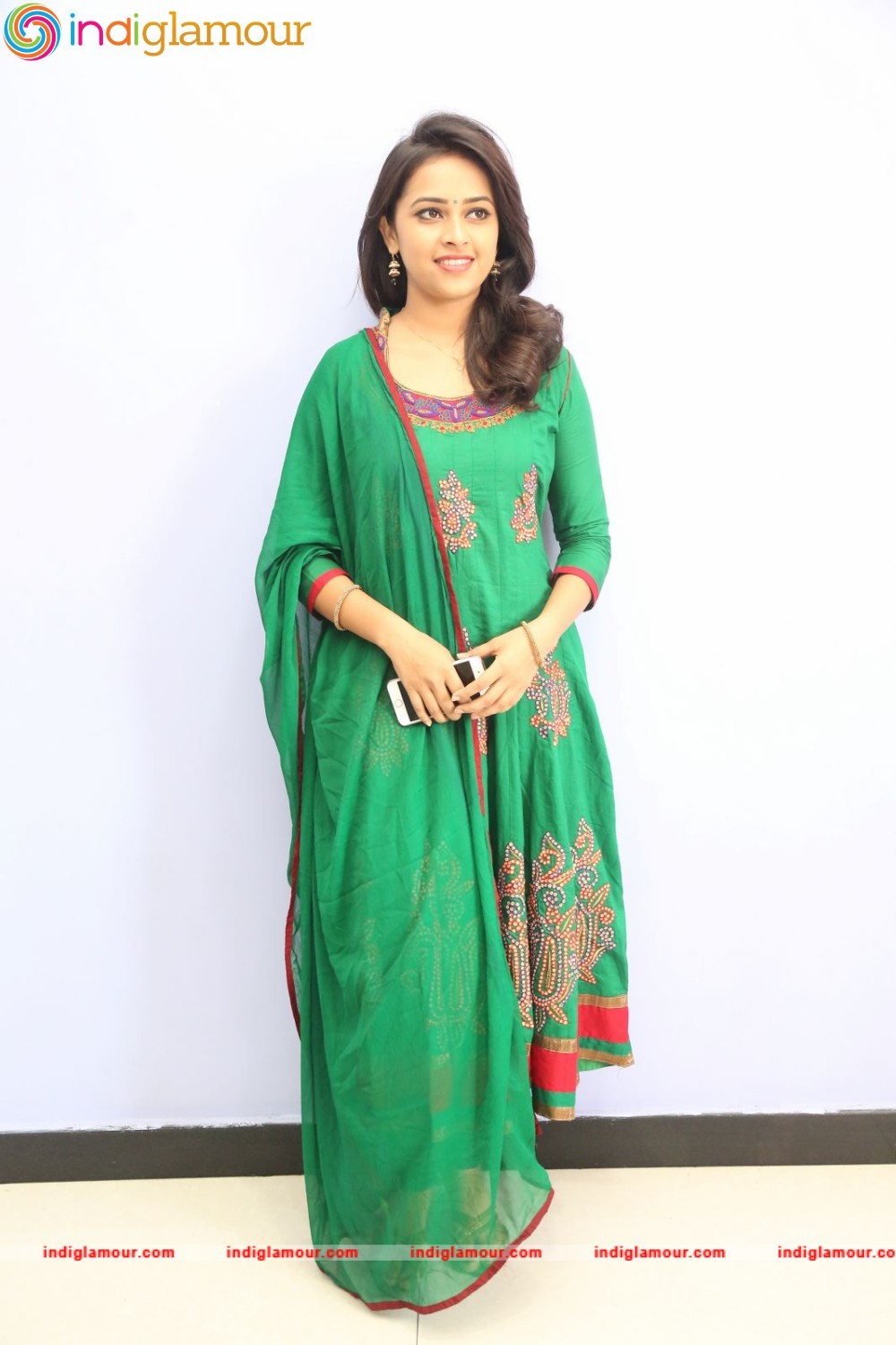 Sri Divya Actress hd photo
