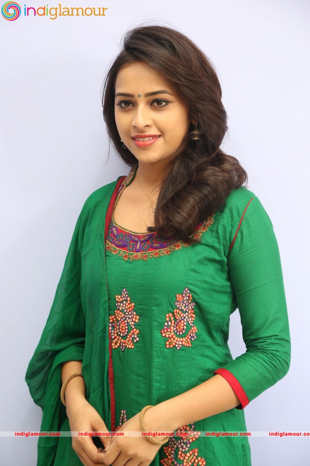 Sri Divya Actress hd photo