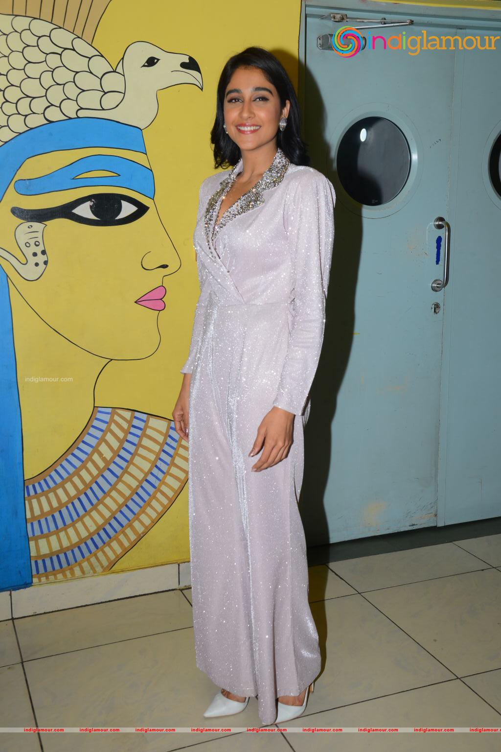 Regina Cassandra Actress hd photo