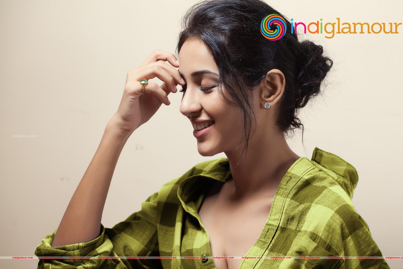 Riya Suman Actress hd photo