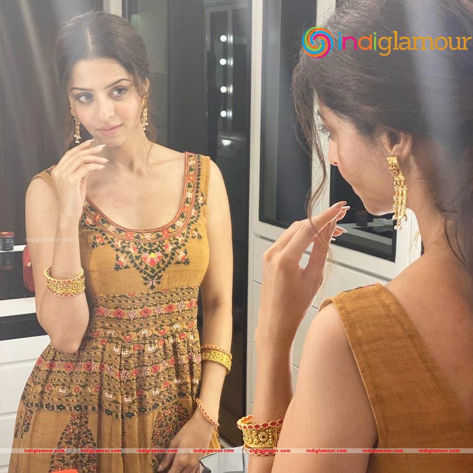 Vedika Actress hd photo