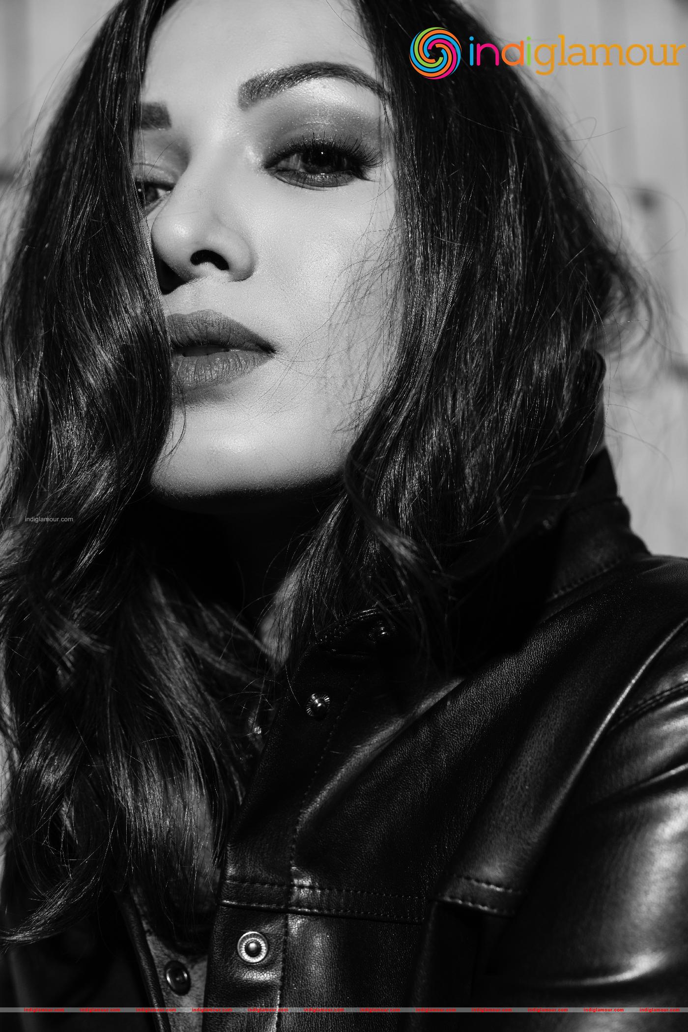 Catherine Tresa Actress hd photo