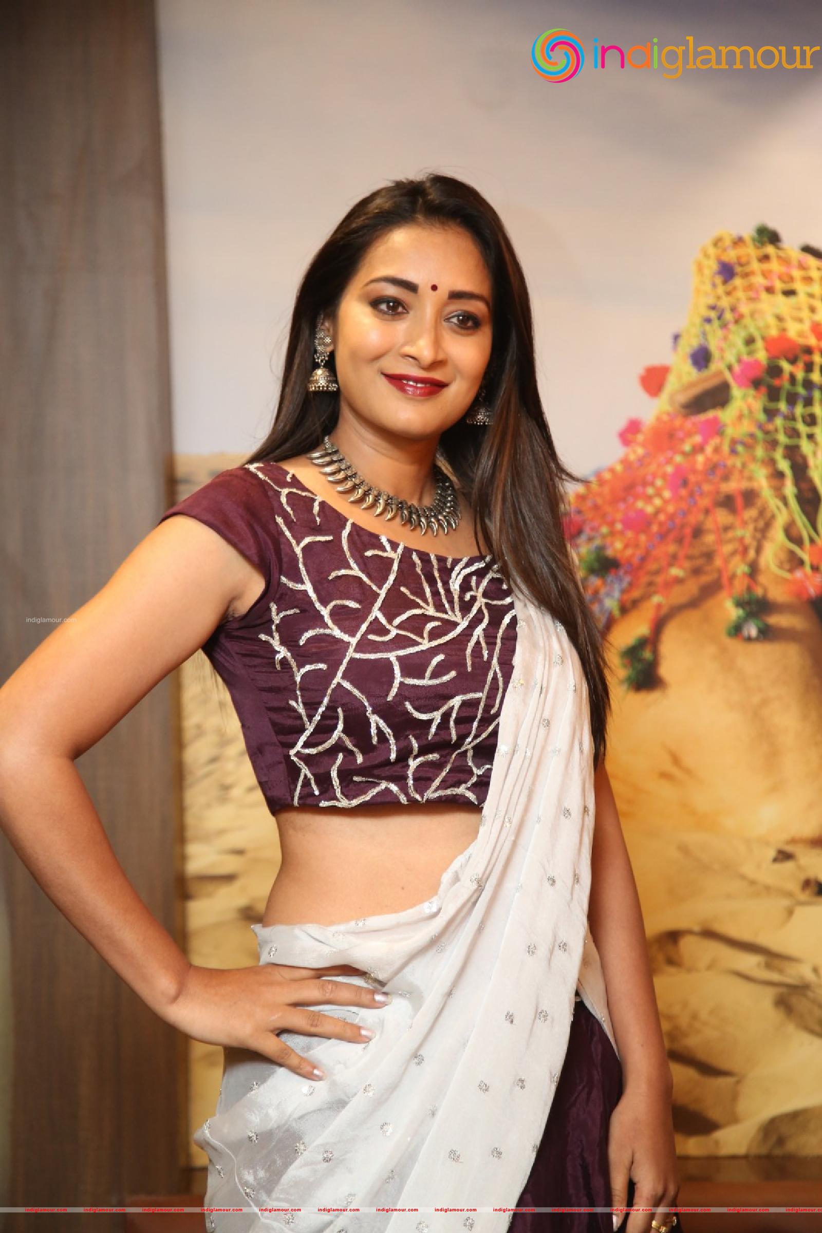 Bhanu Sri Actress hd photo