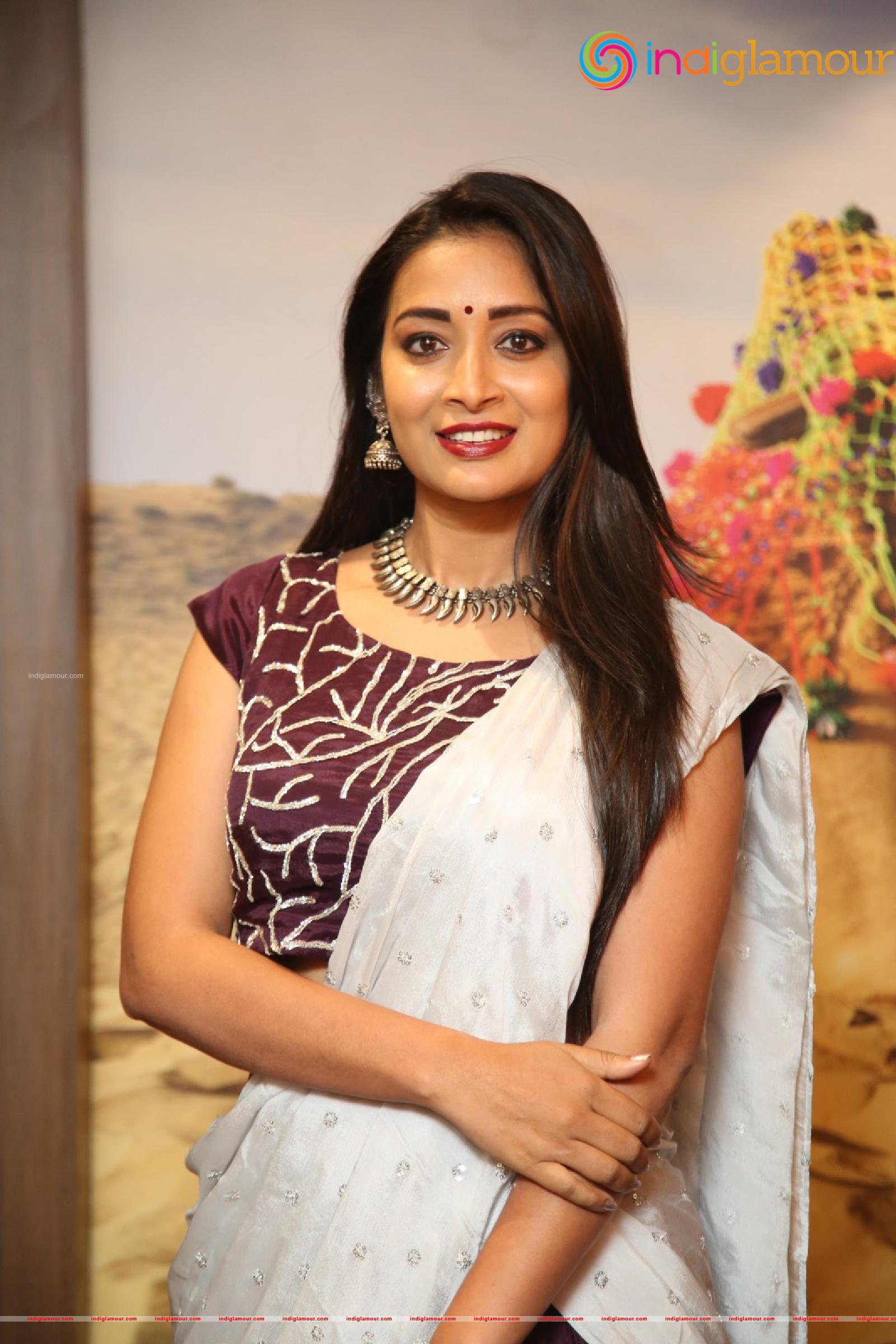 Bhanu Sri Actress hd photo