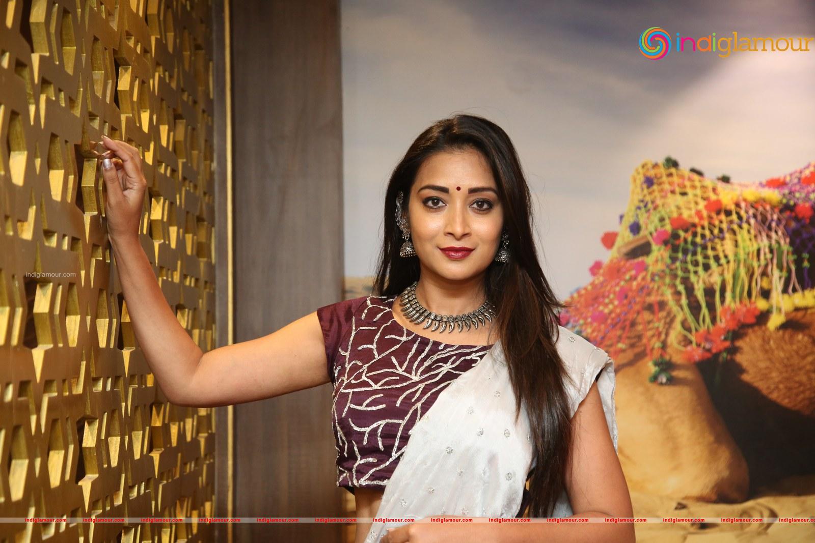 Bhanu Sri Actress hd photo