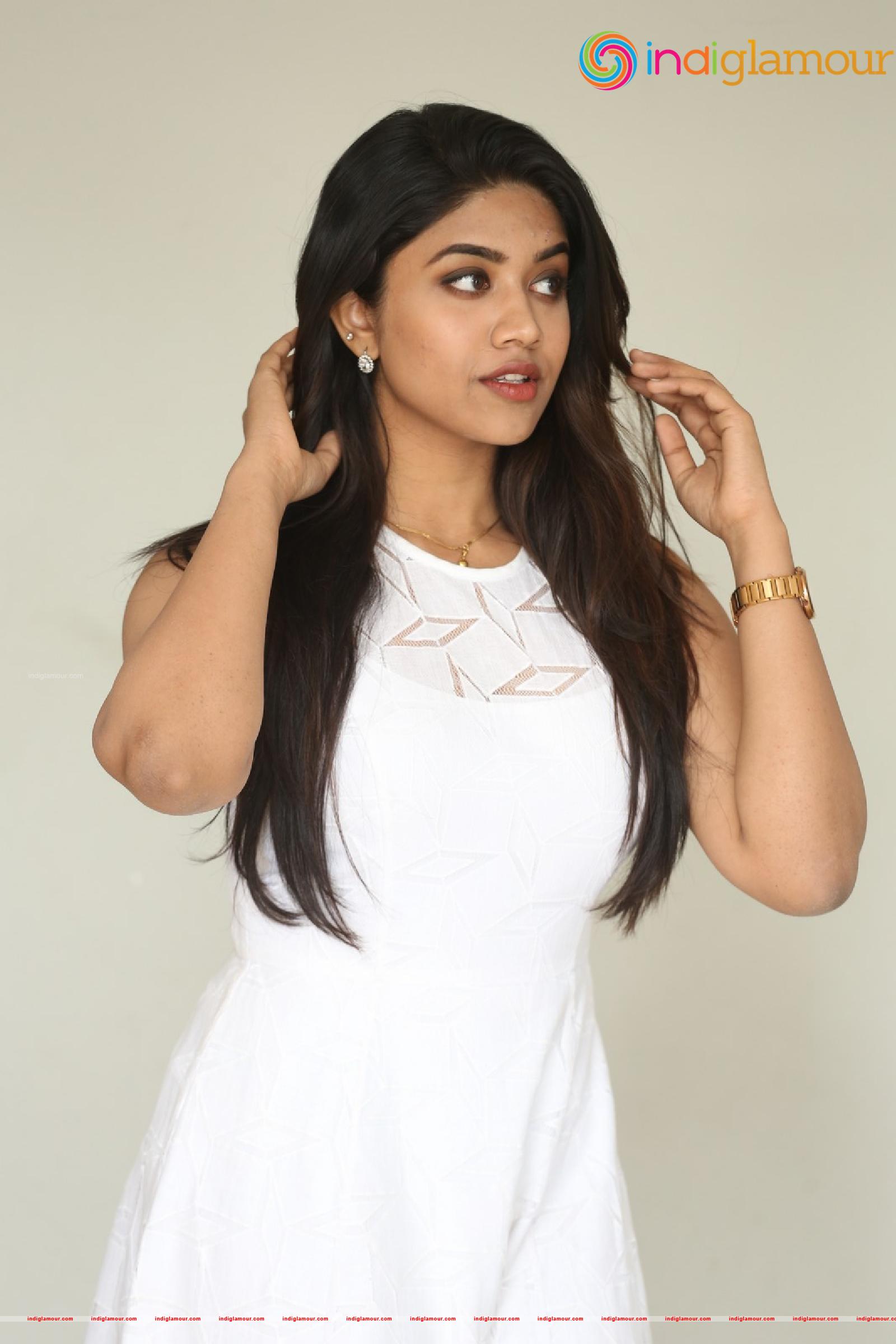 Malavika Satheesan Actress hd photo