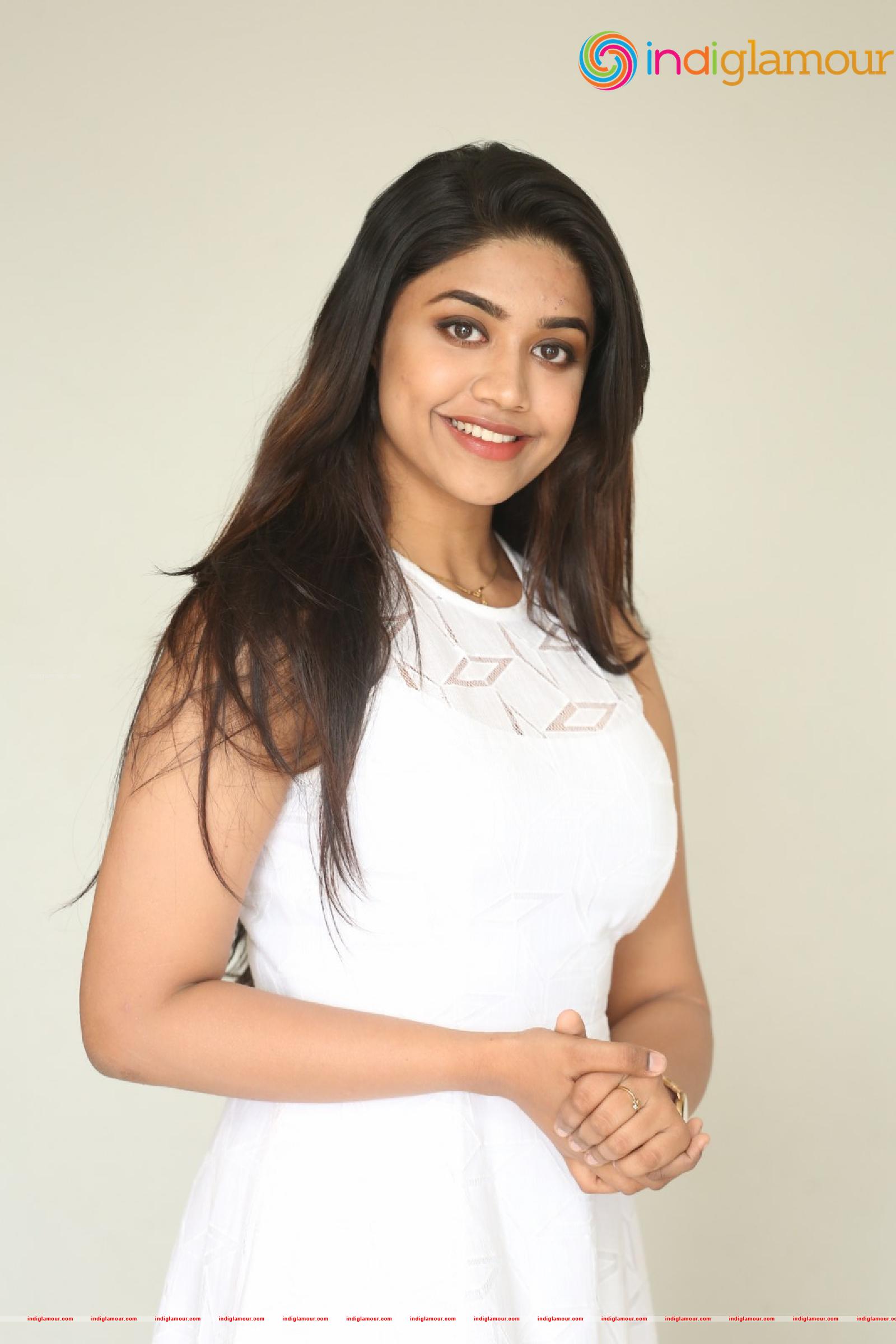 Malavika Satheesan Actress hd photo