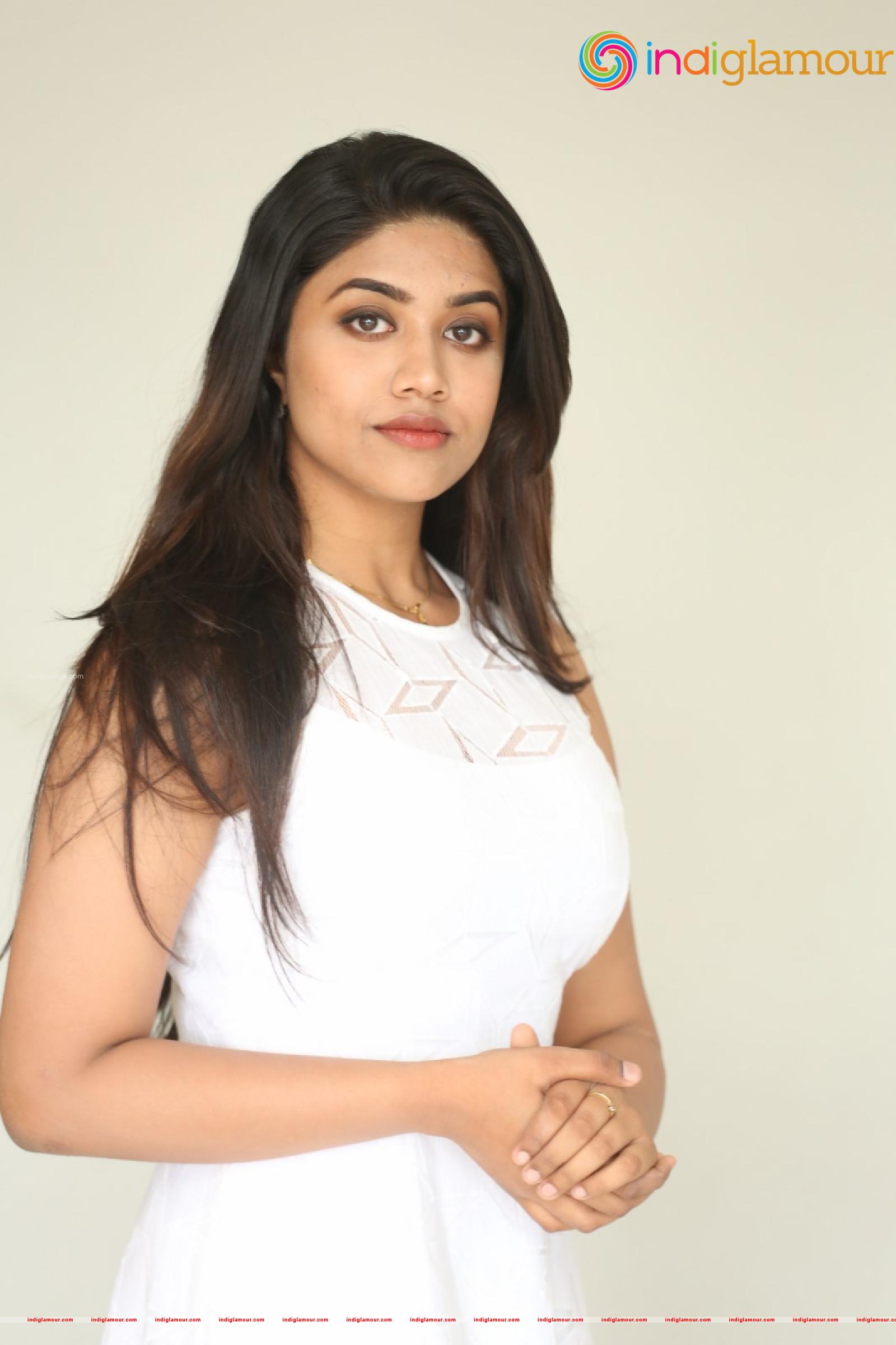 Malavika Satheesan Actress hd photo