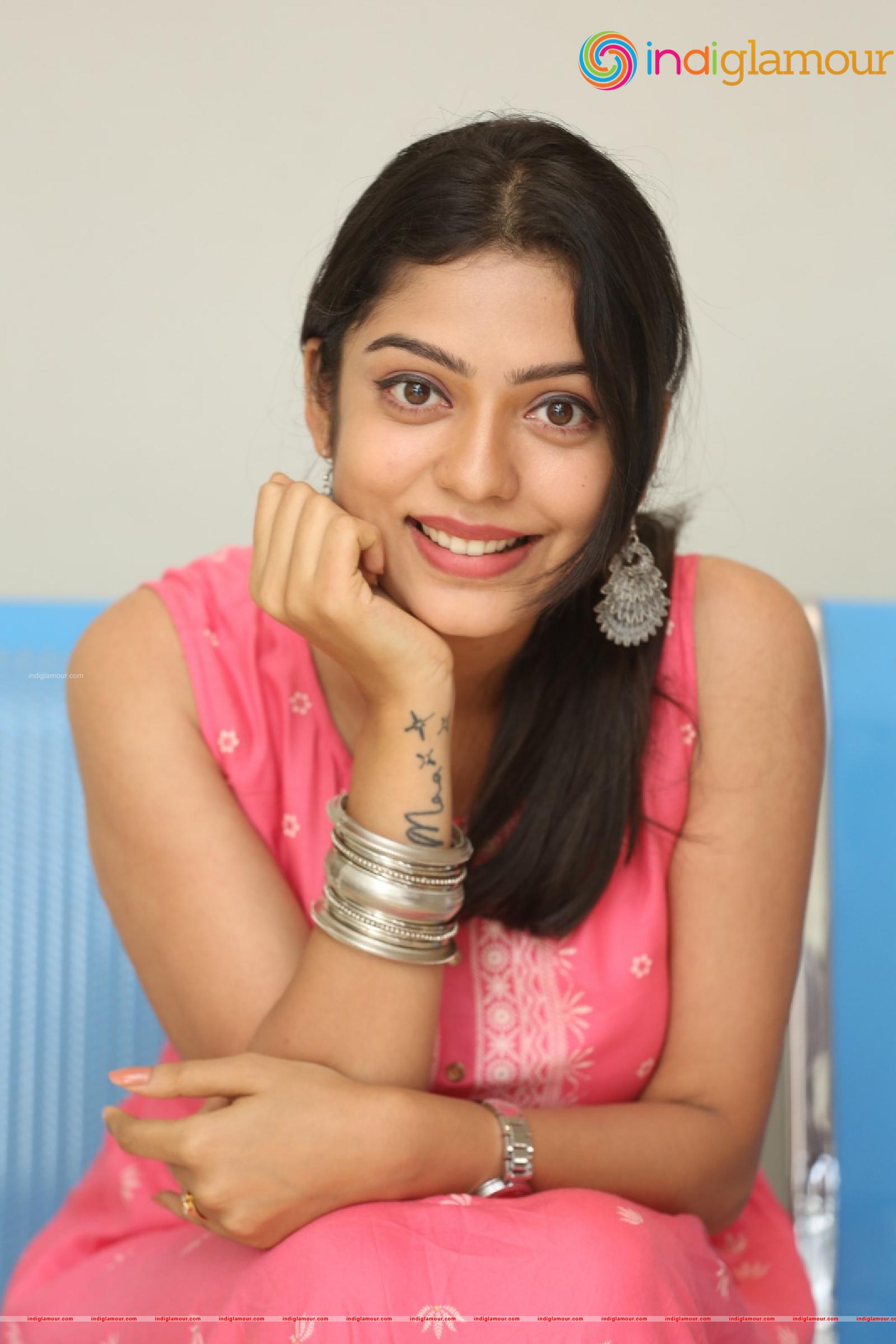 Varsha Bollamma Actress hd photo