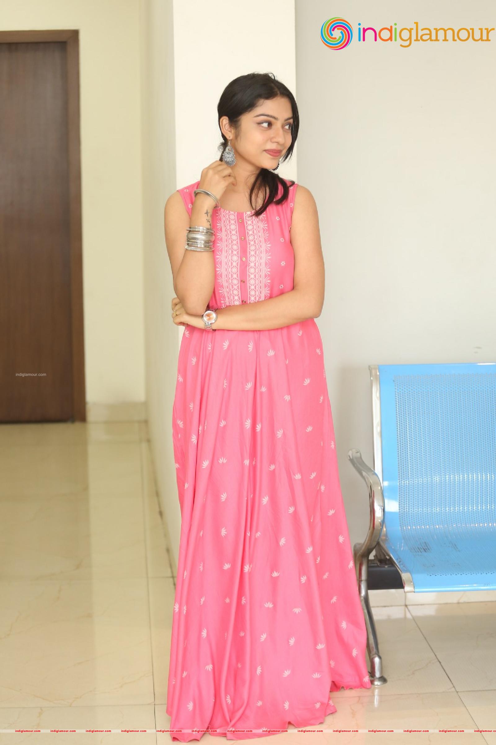 Varsha Bollamma Actress hd photo