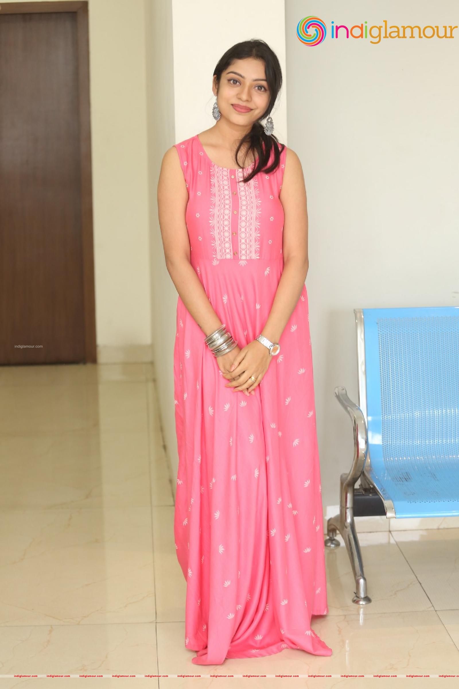 Varsha Bollamma Actress hd photo