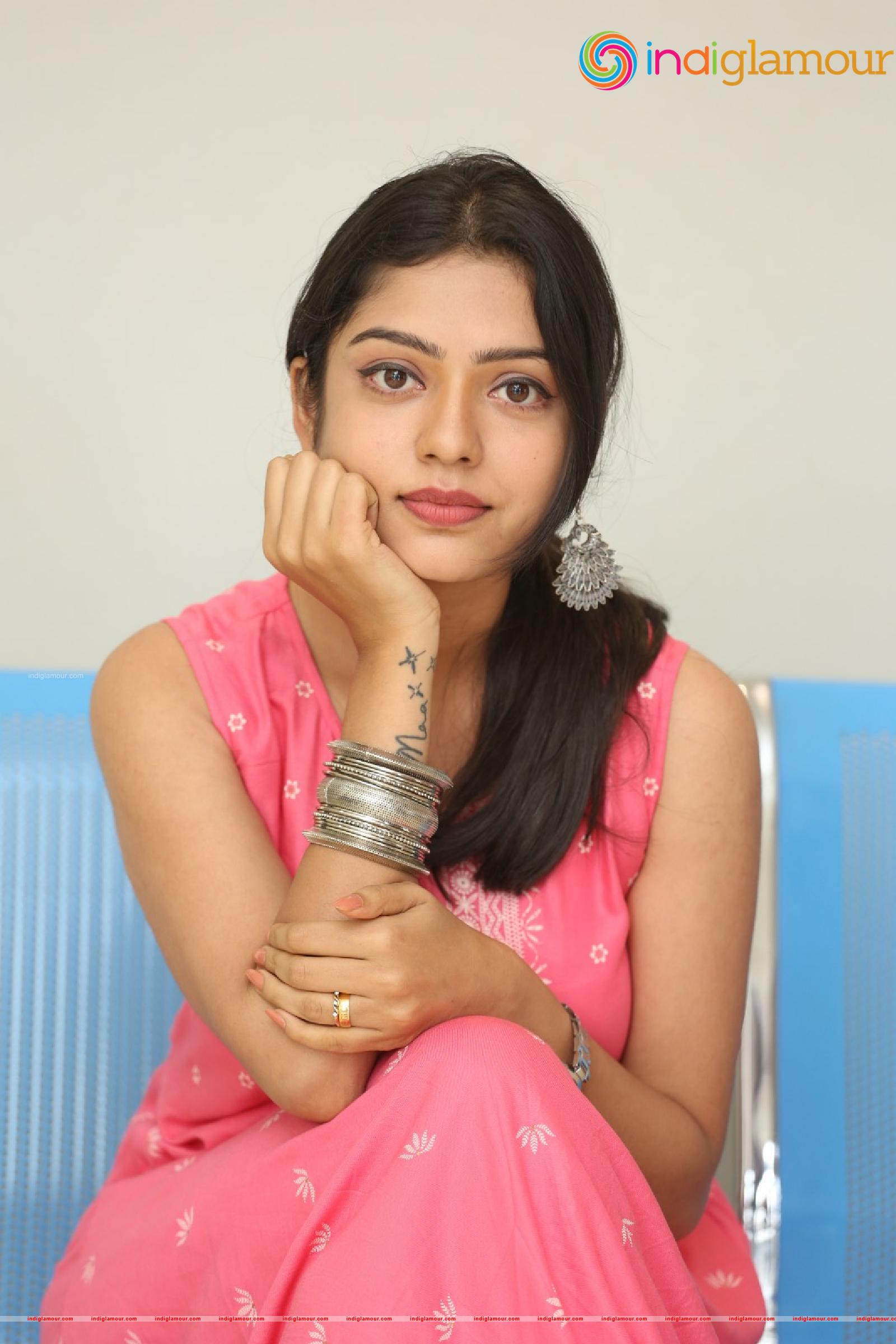 Varsha Bollamma Actress hd photo