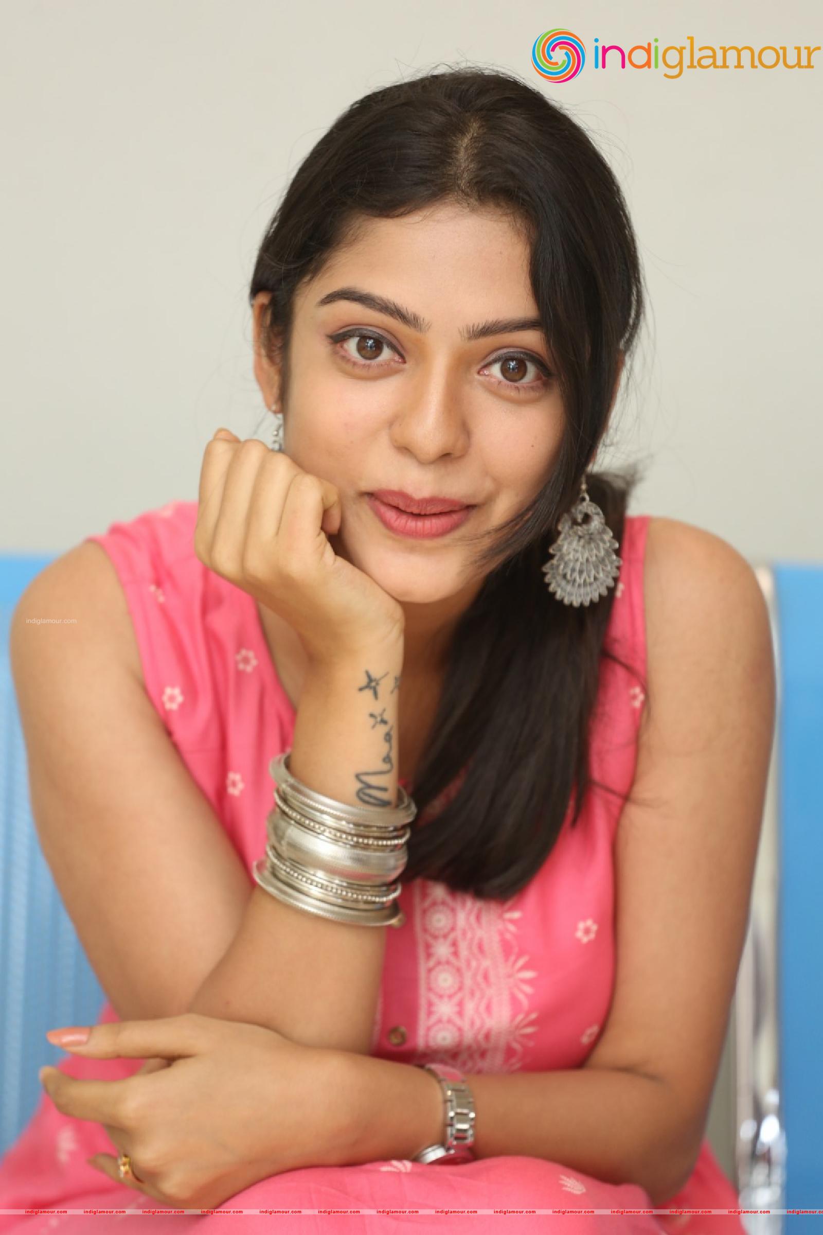 Varsha Bollamma Actress hd photo