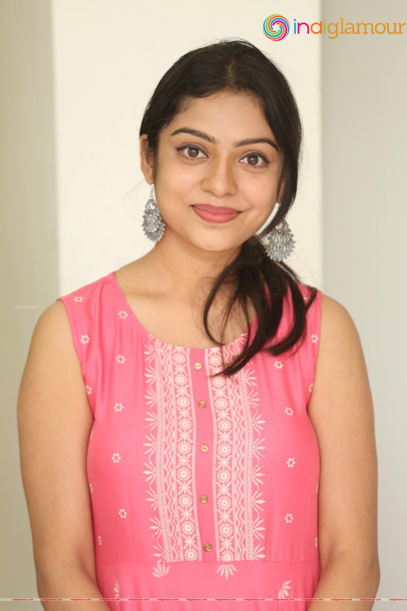 Varsha Bollamma Actress hd photo
