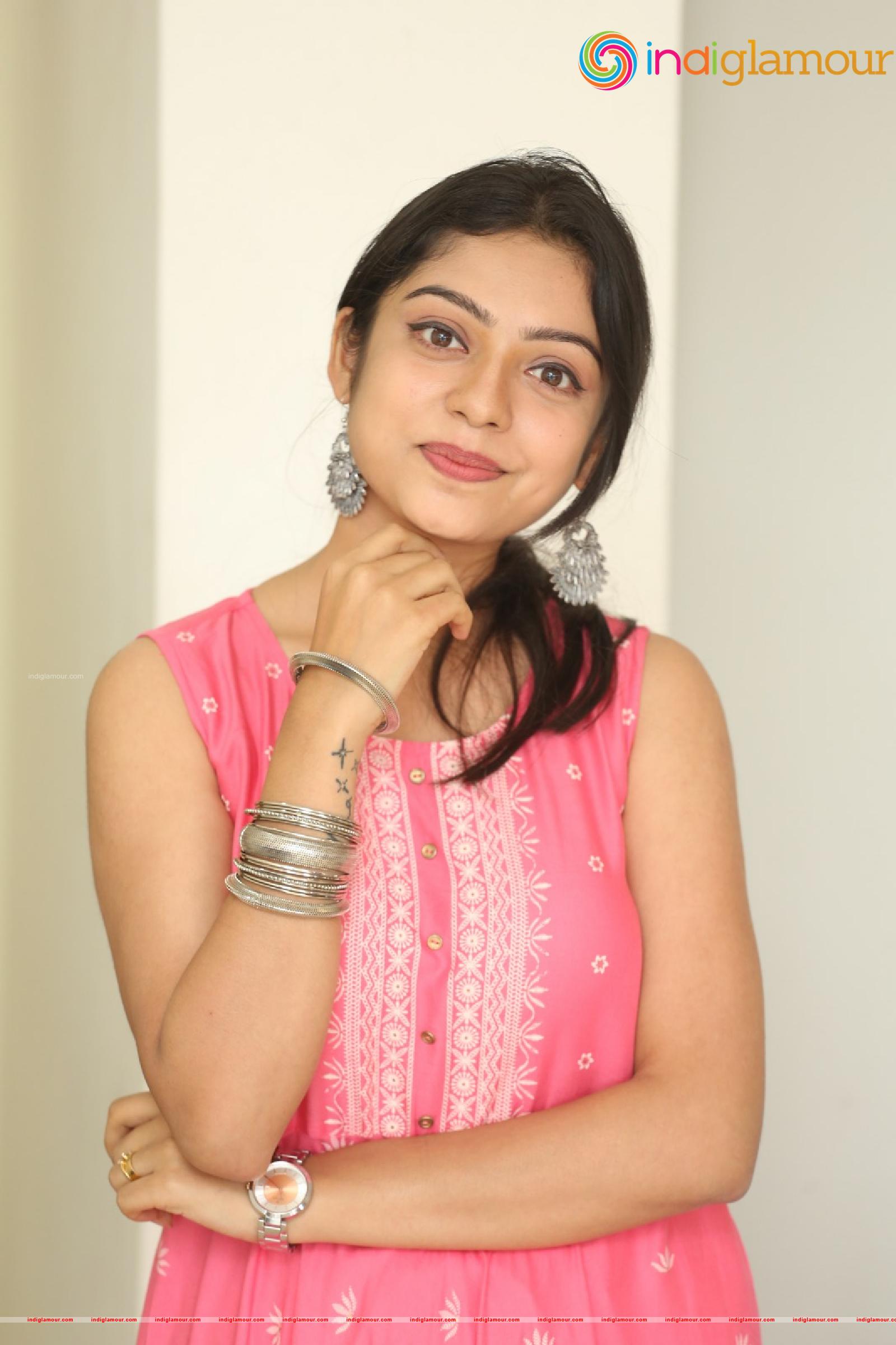 Varsha Bollamma Actress hd photo