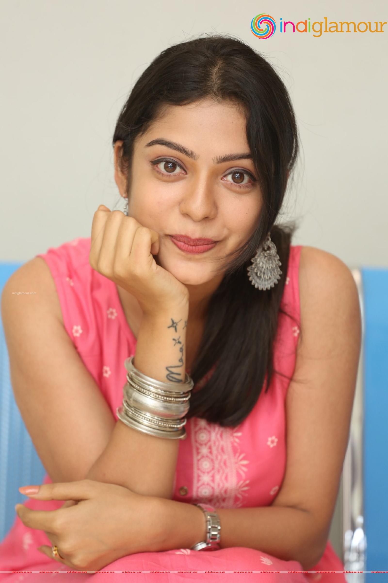 Varsha Bollamma Actress hd photo