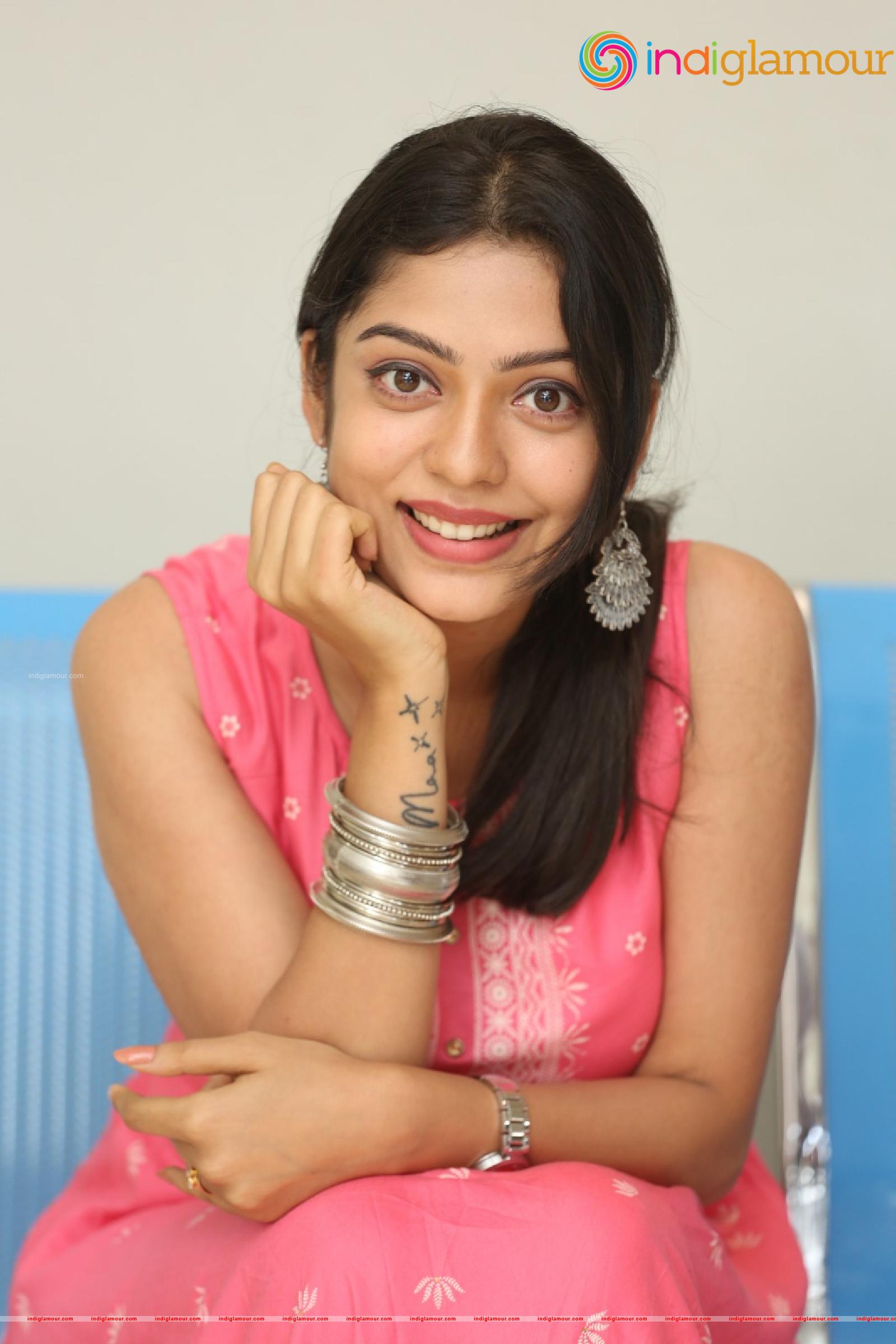 Varsha Bollamma Actress hd photo