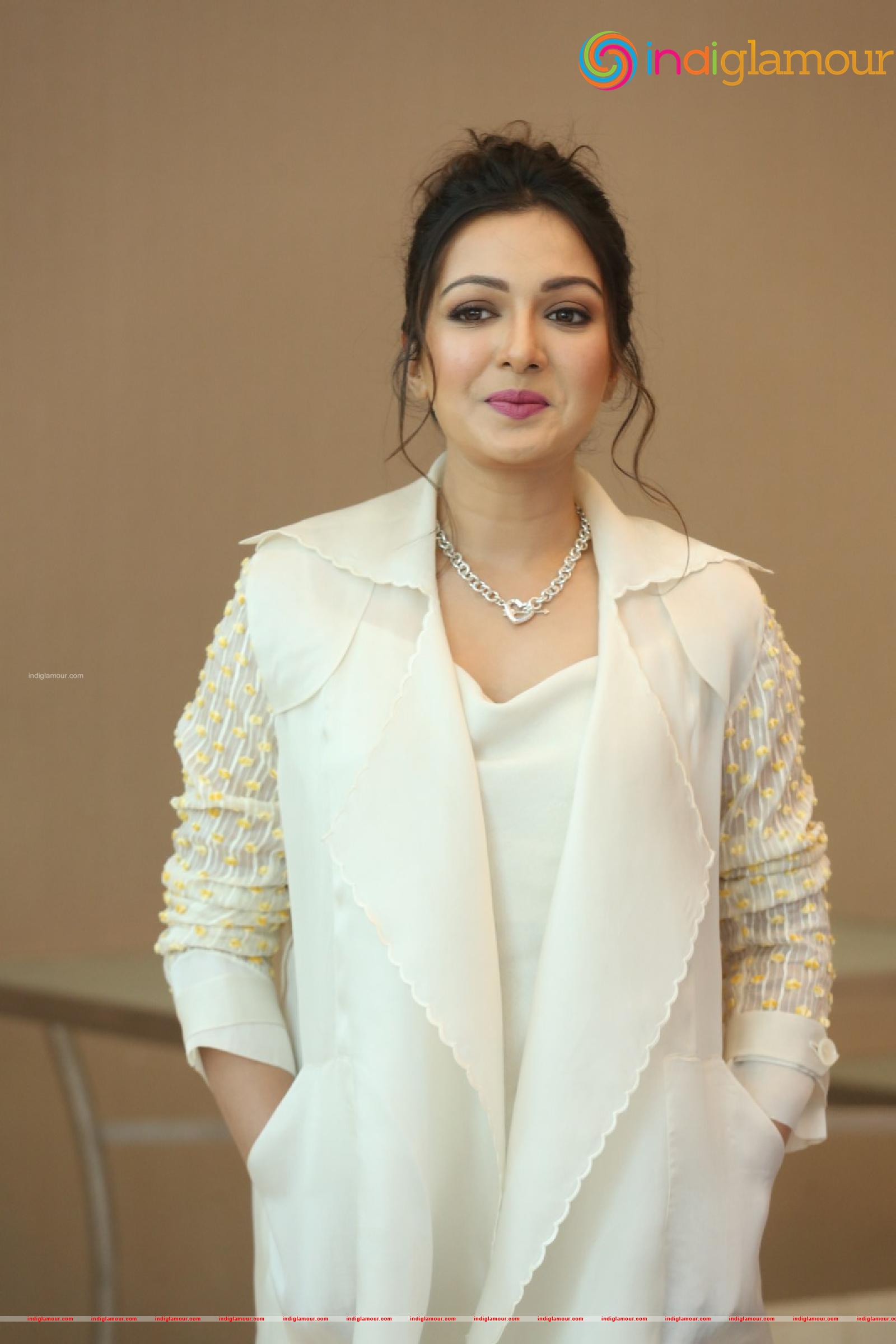 Catherine Tresa Actress hd photo