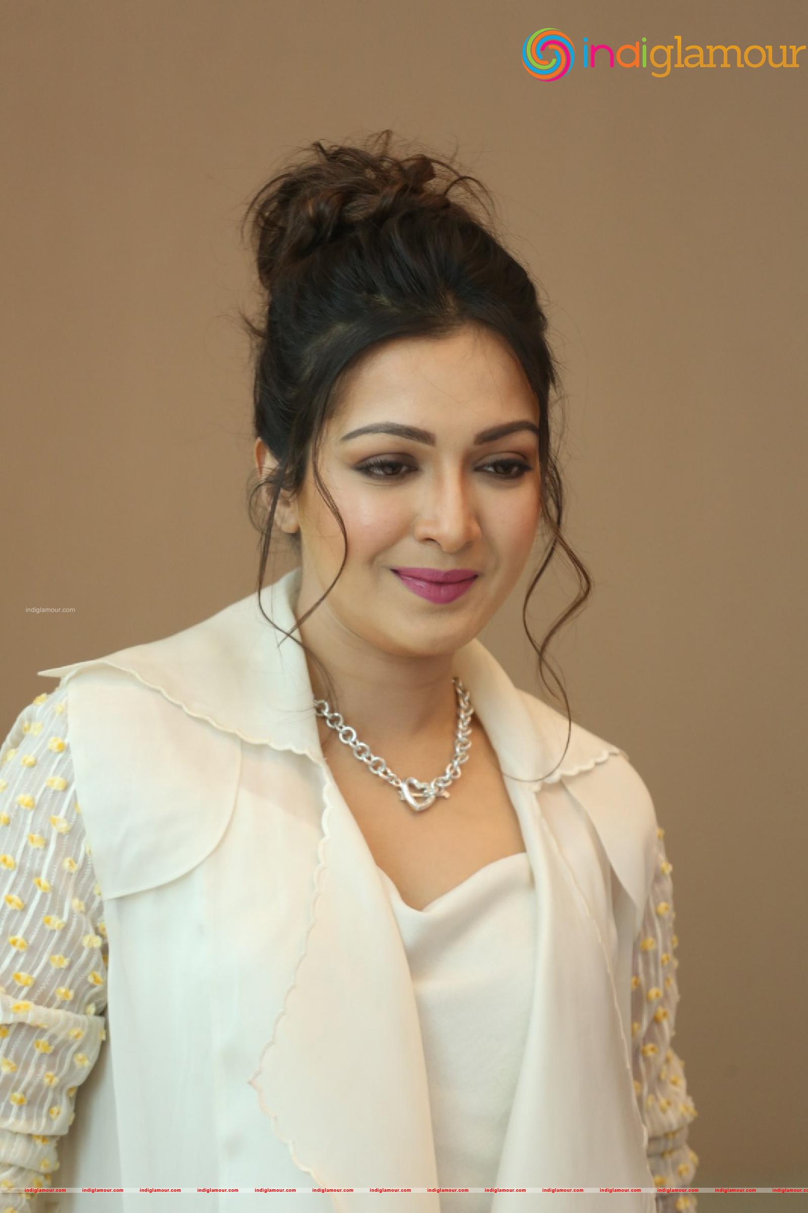 Catherine Tresa Actress hd photo