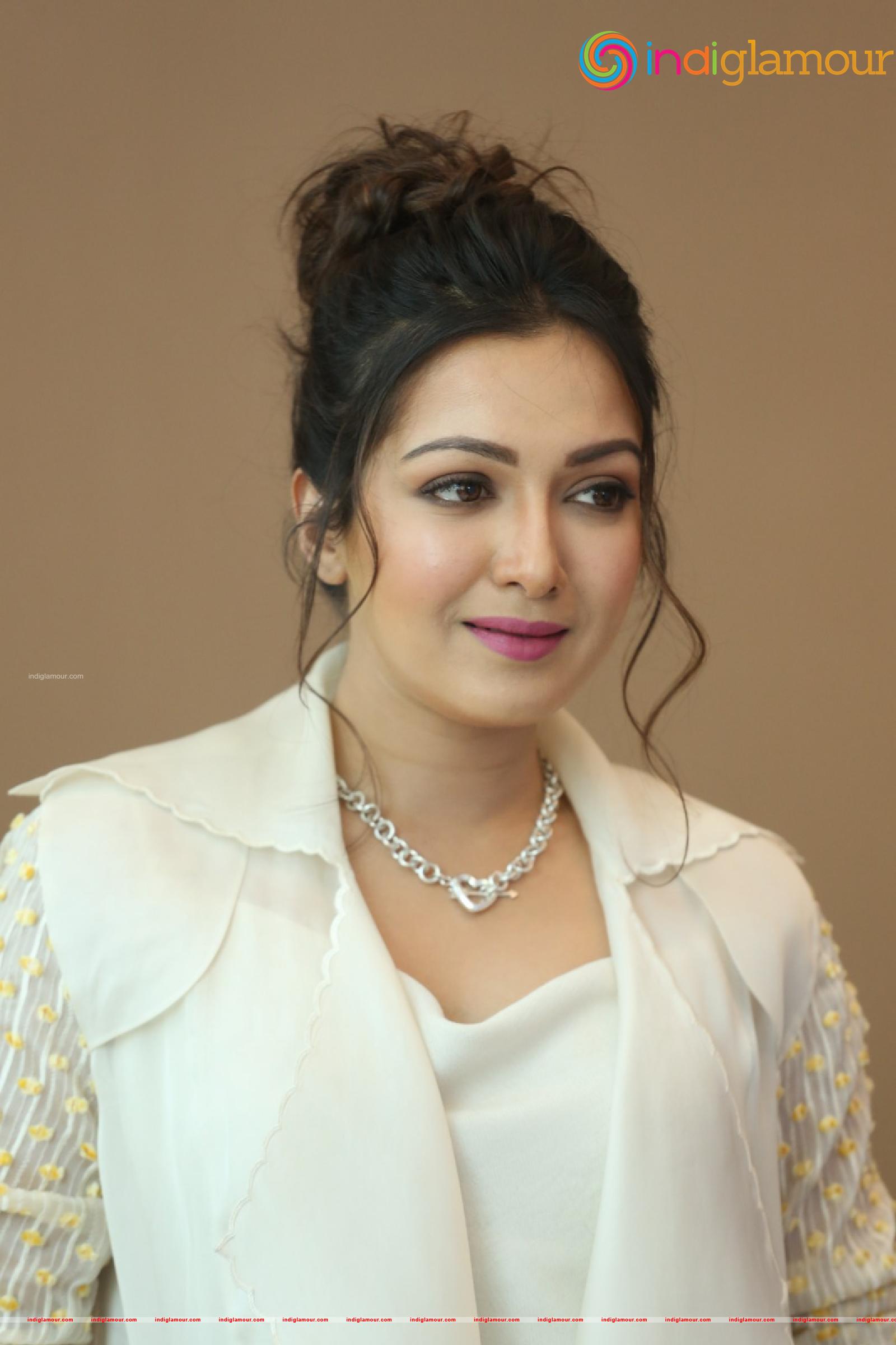 Catherine Tresa Actress hd photo