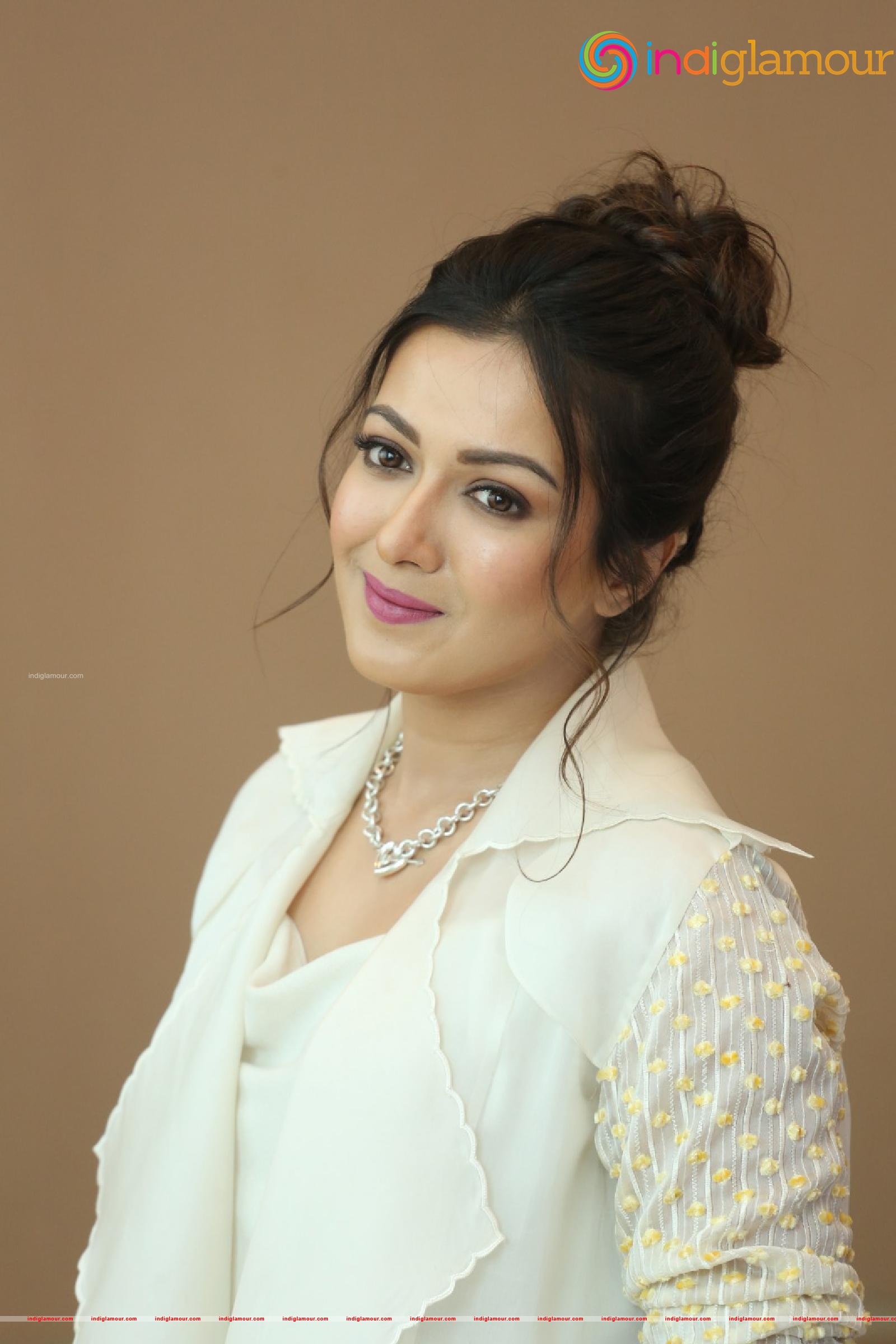 Catherine Tresa Actress hd photo