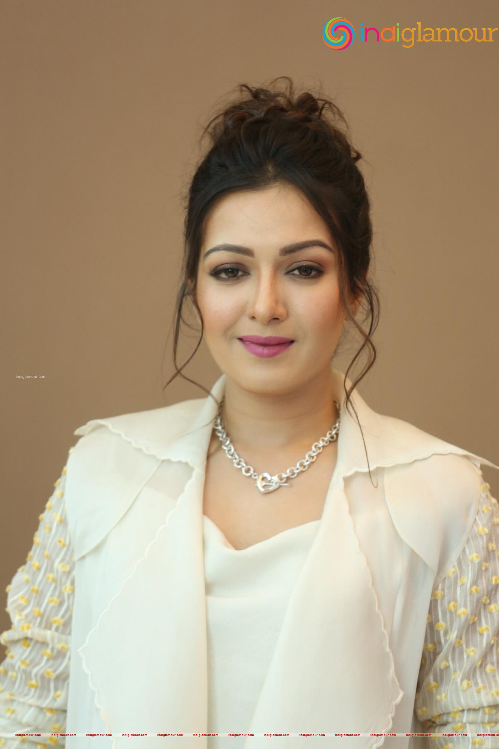 Catherine Tresa Actress hd photo