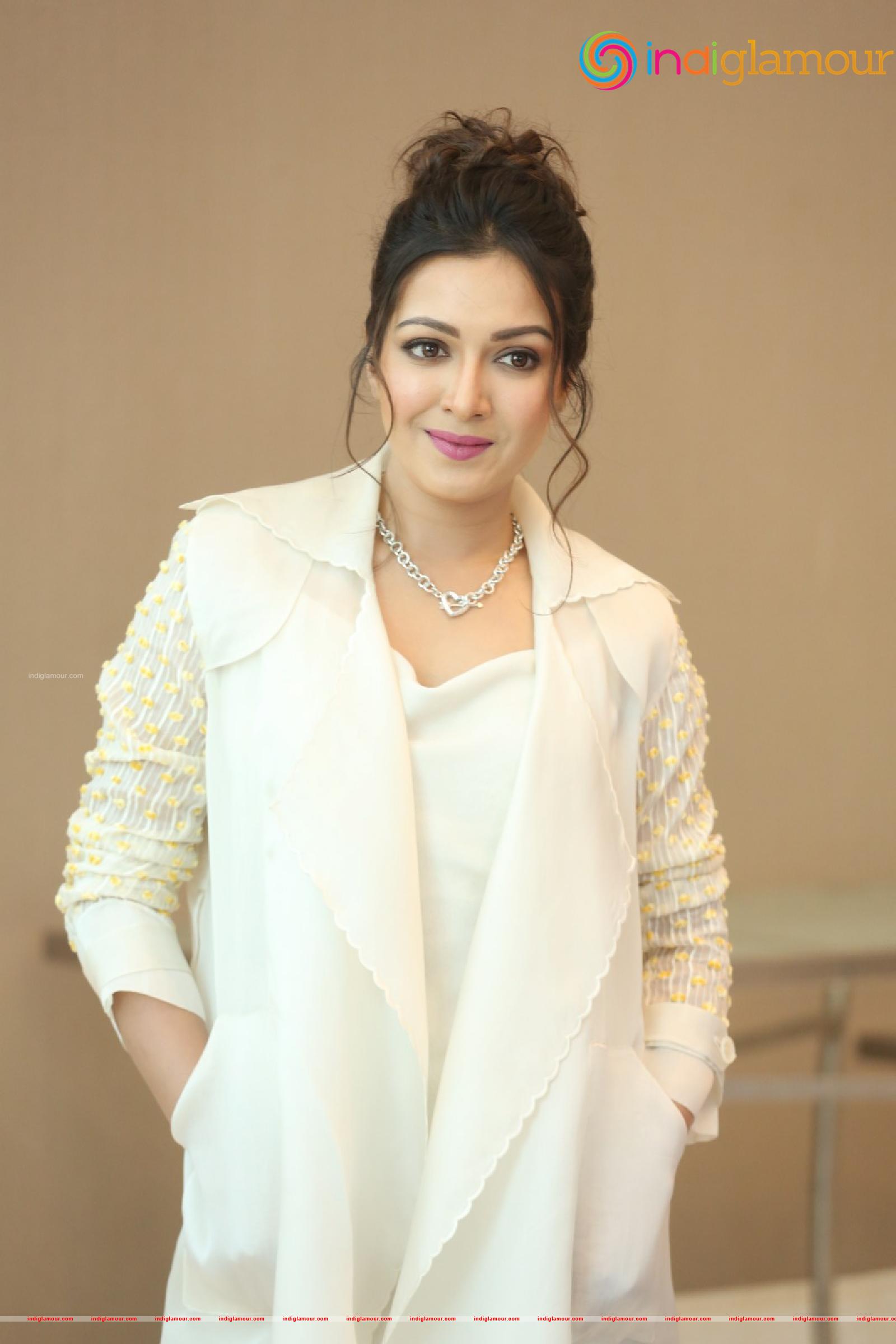 Catherine Tresa Actress hd photo