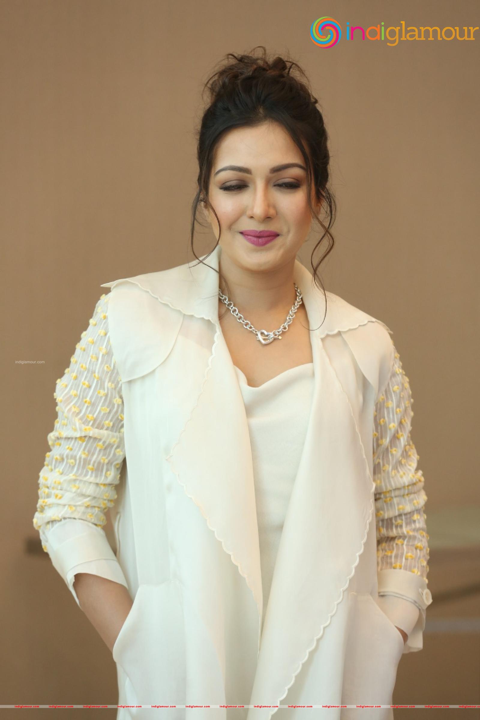 Catherine Tresa Actress hd photo