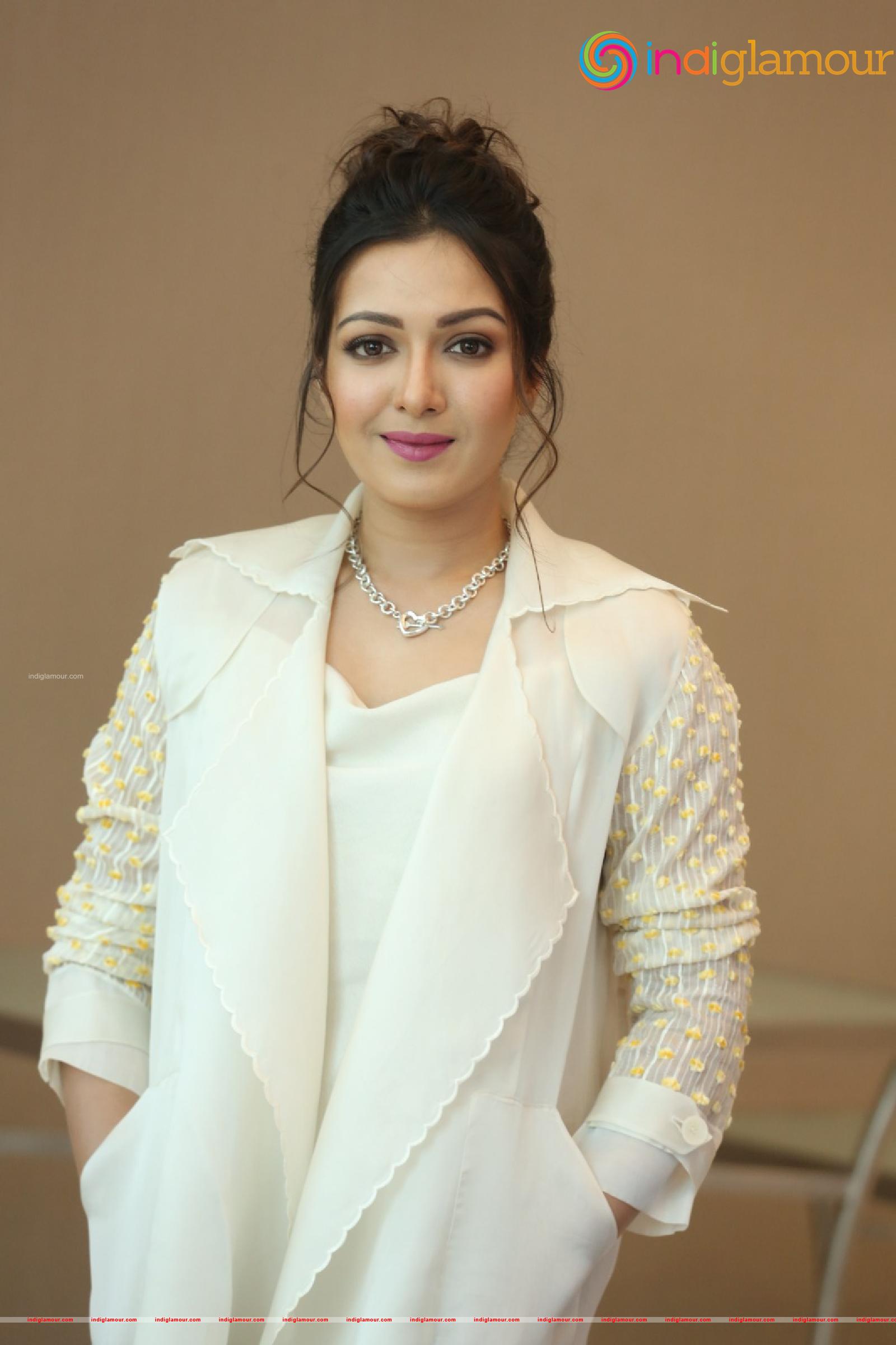 Catherine Tresa Actress hd photo