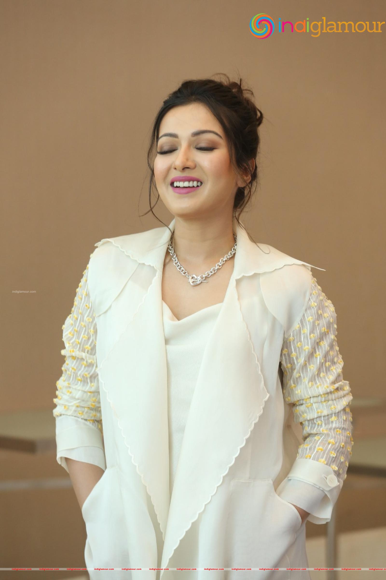 Catherine Tresa Actress hd photo