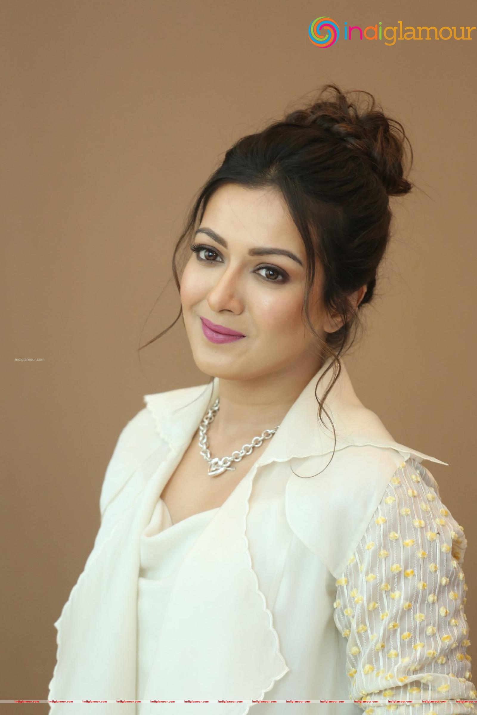 Catherine Tresa Actress hd photo