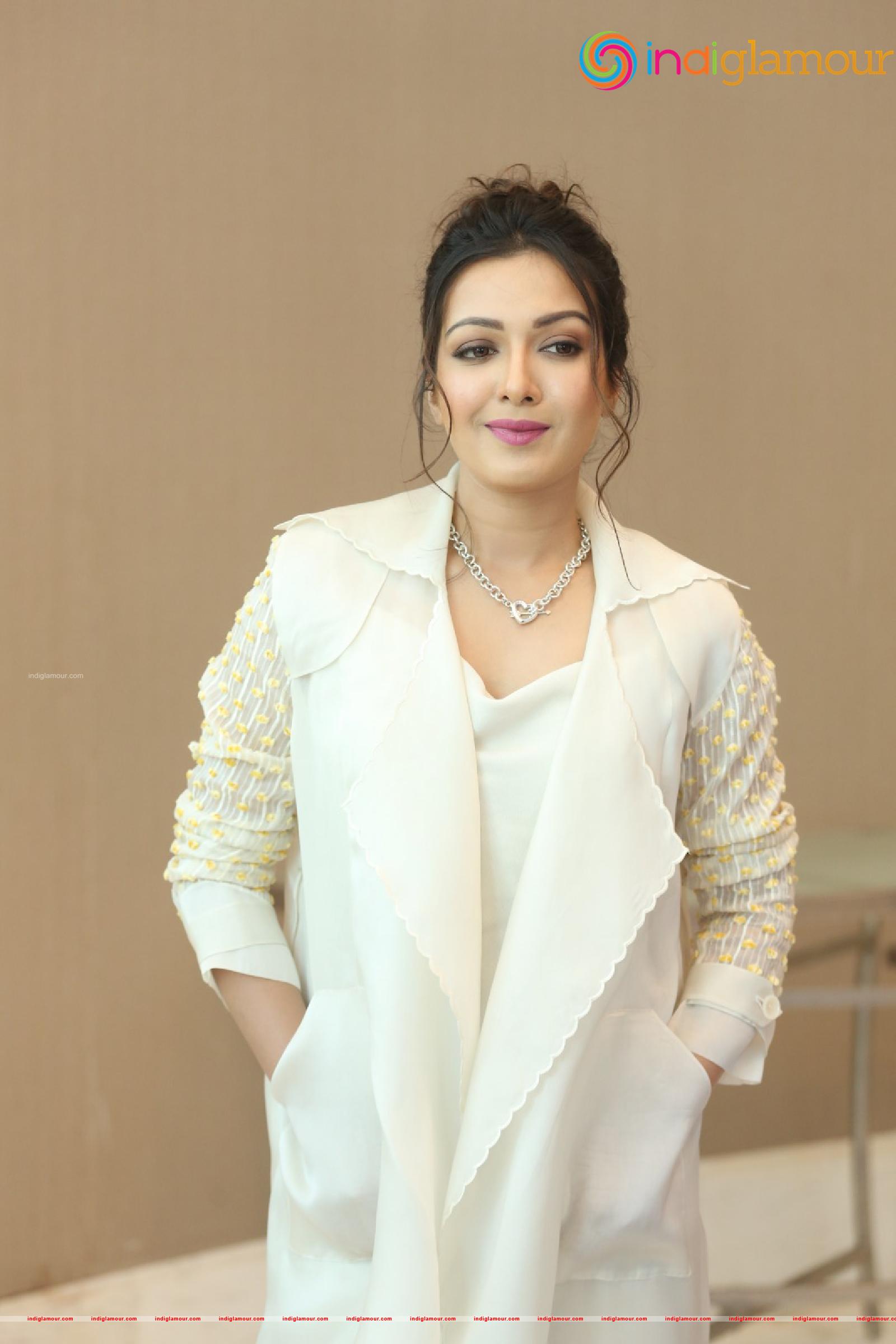 Catherine Tresa Actress hd photo