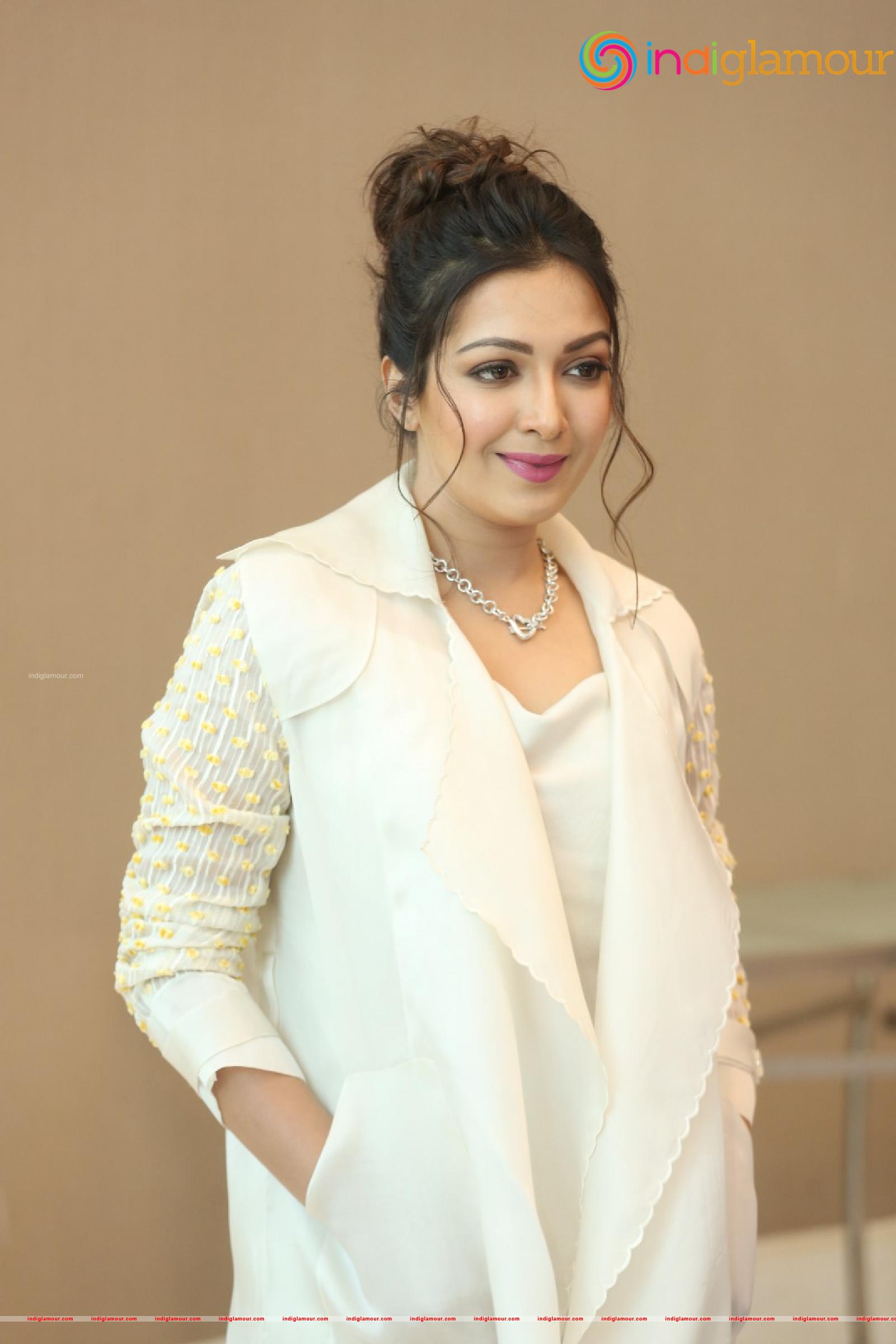 Catherine Tresa Actress hd photo