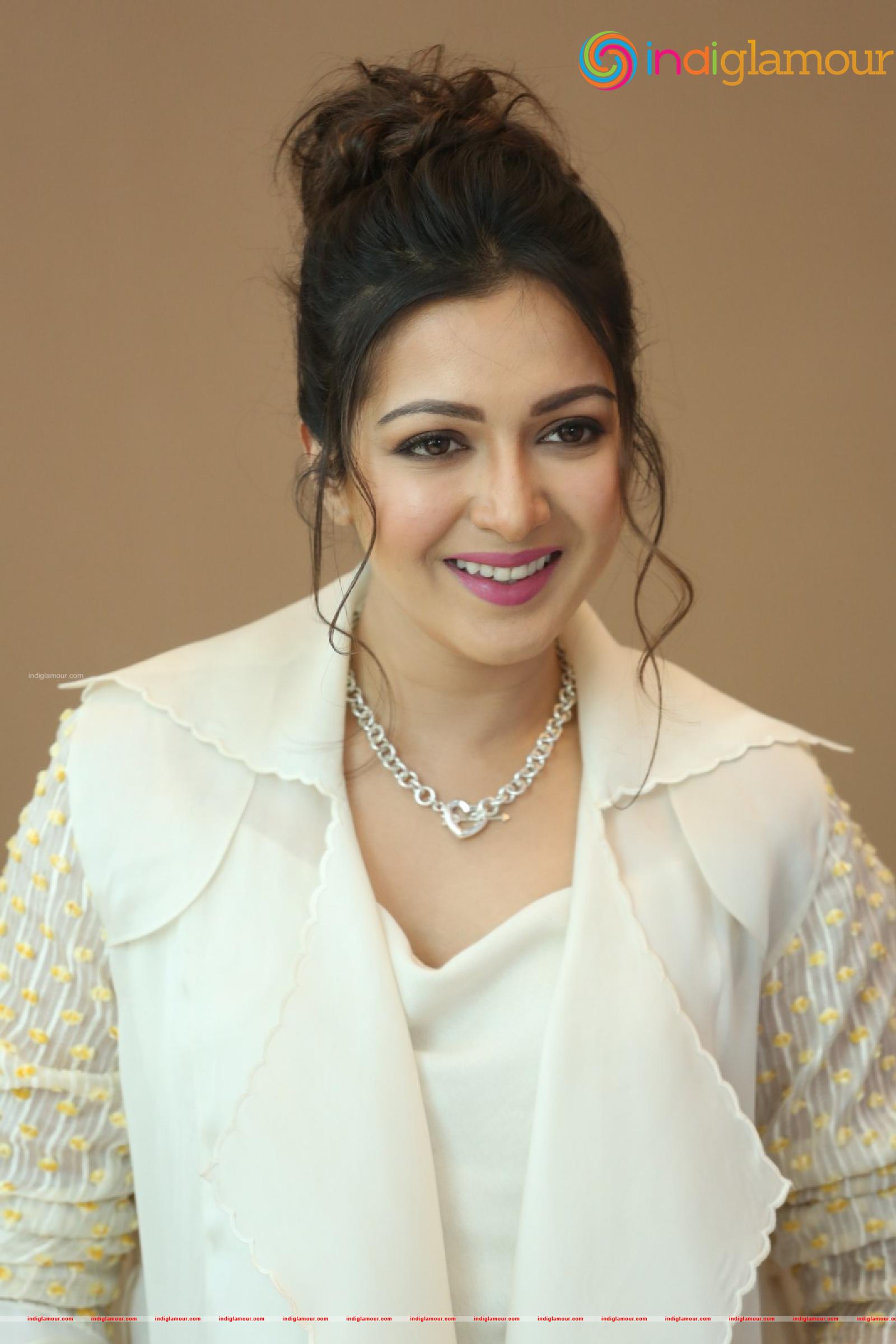 Catherine Tresa Actress hd photo