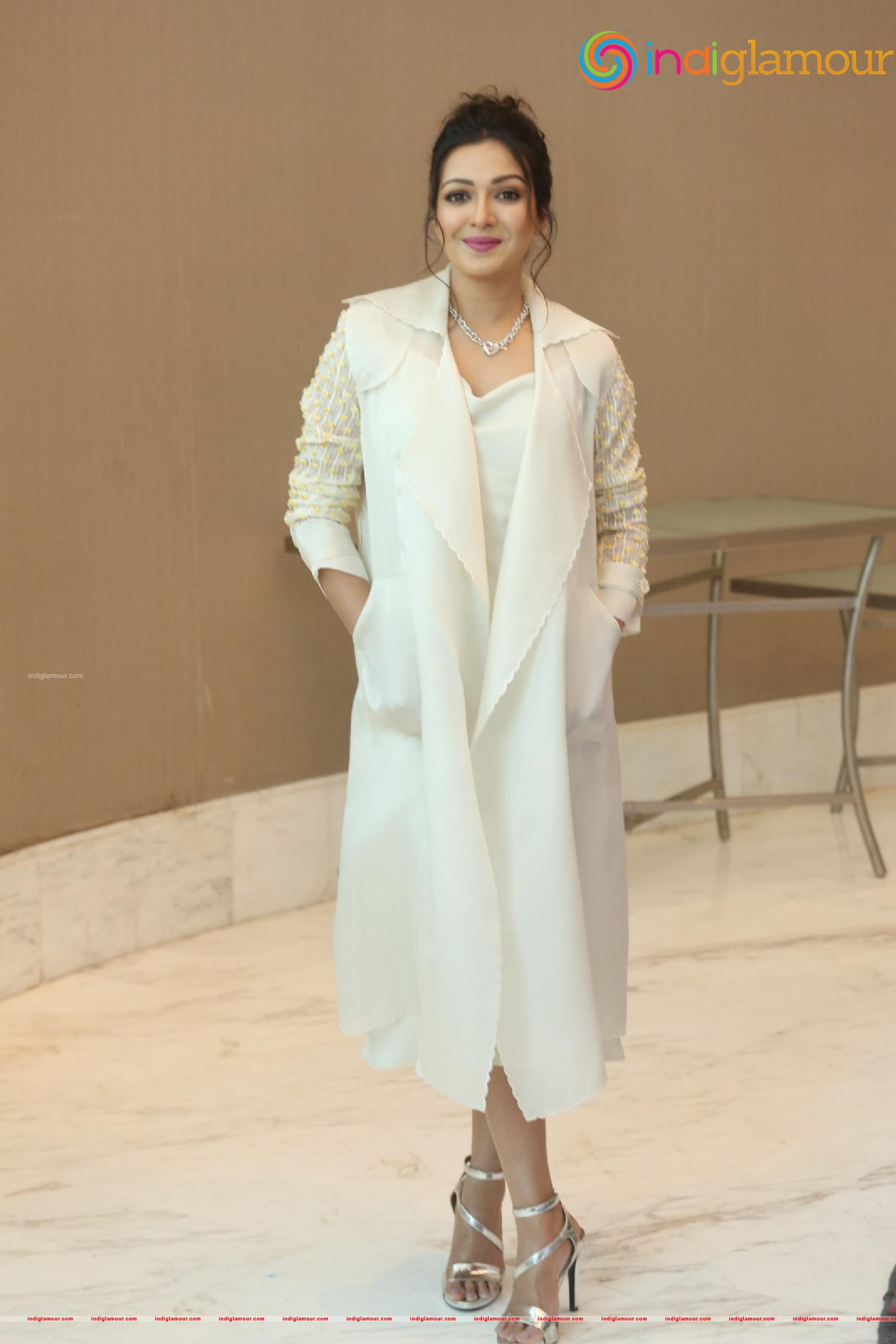 Catherine Tresa Actress hd photo