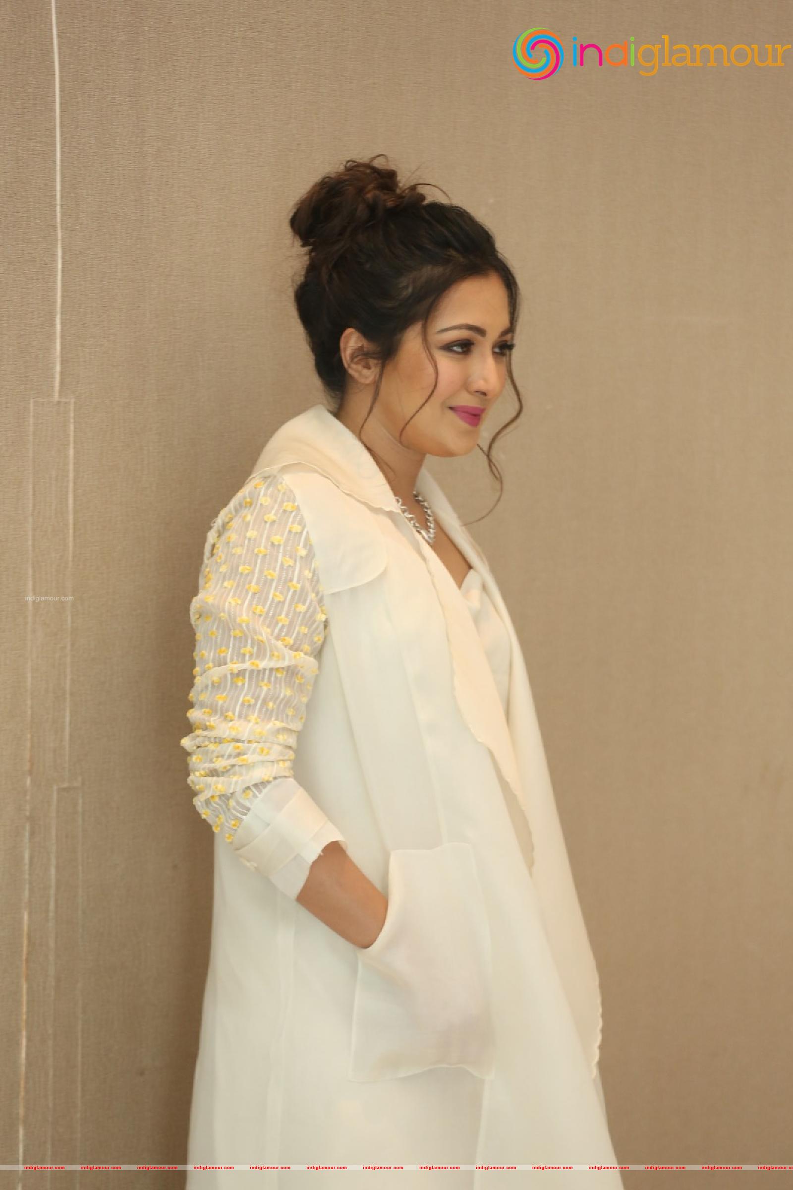 Catherine Tresa Actress hd photo