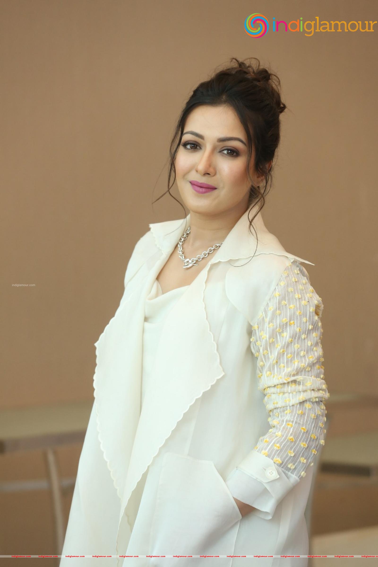 Catherine Tresa Actress hd photo