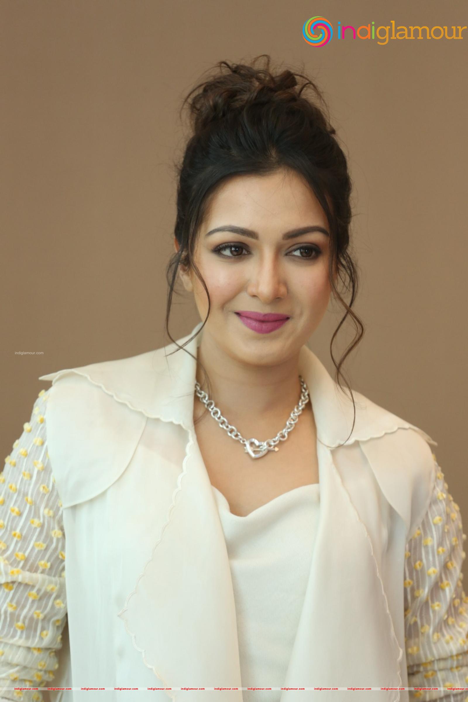 Catherine Tresa Actress hd photo