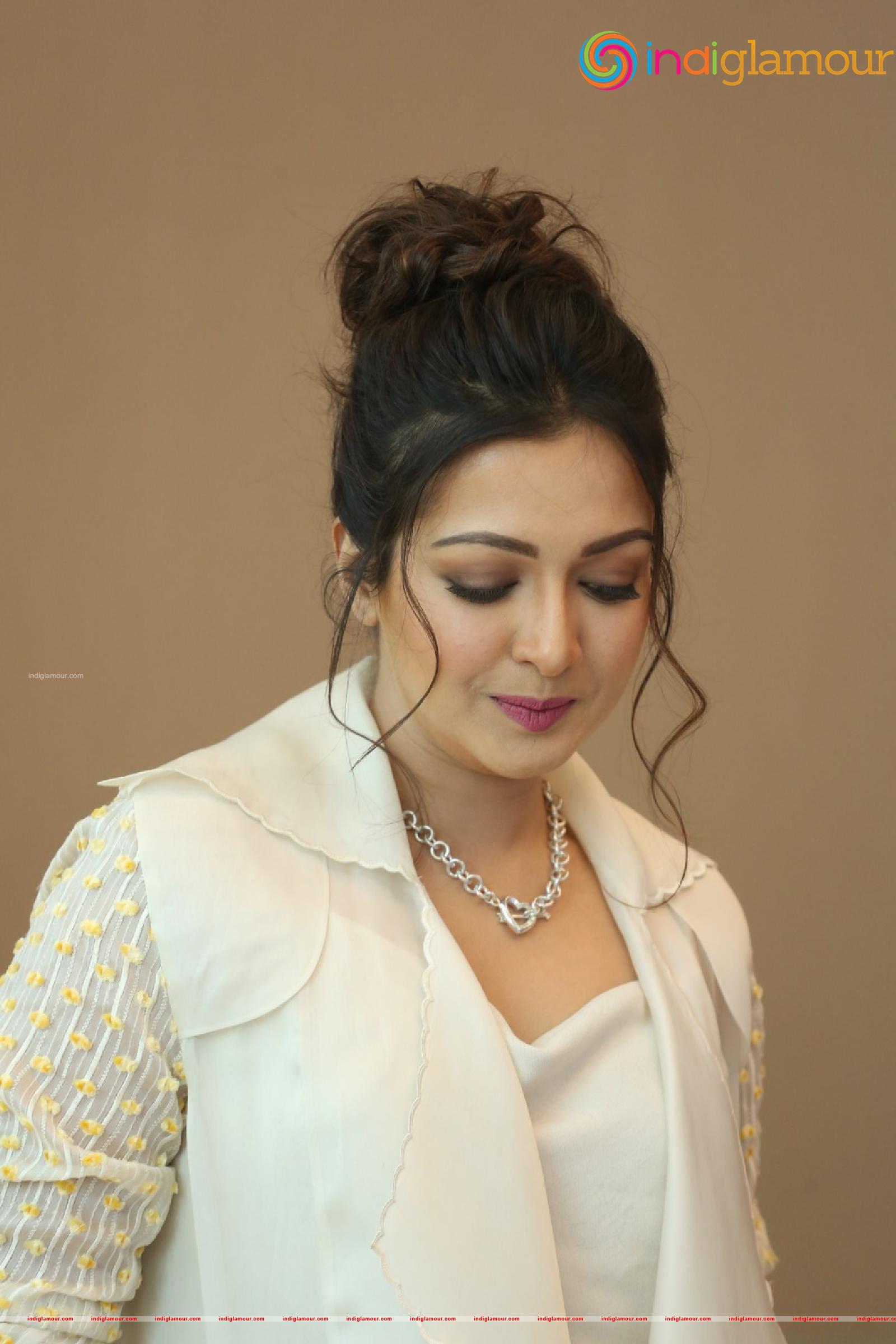 Catherine Tresa Actress hd photo