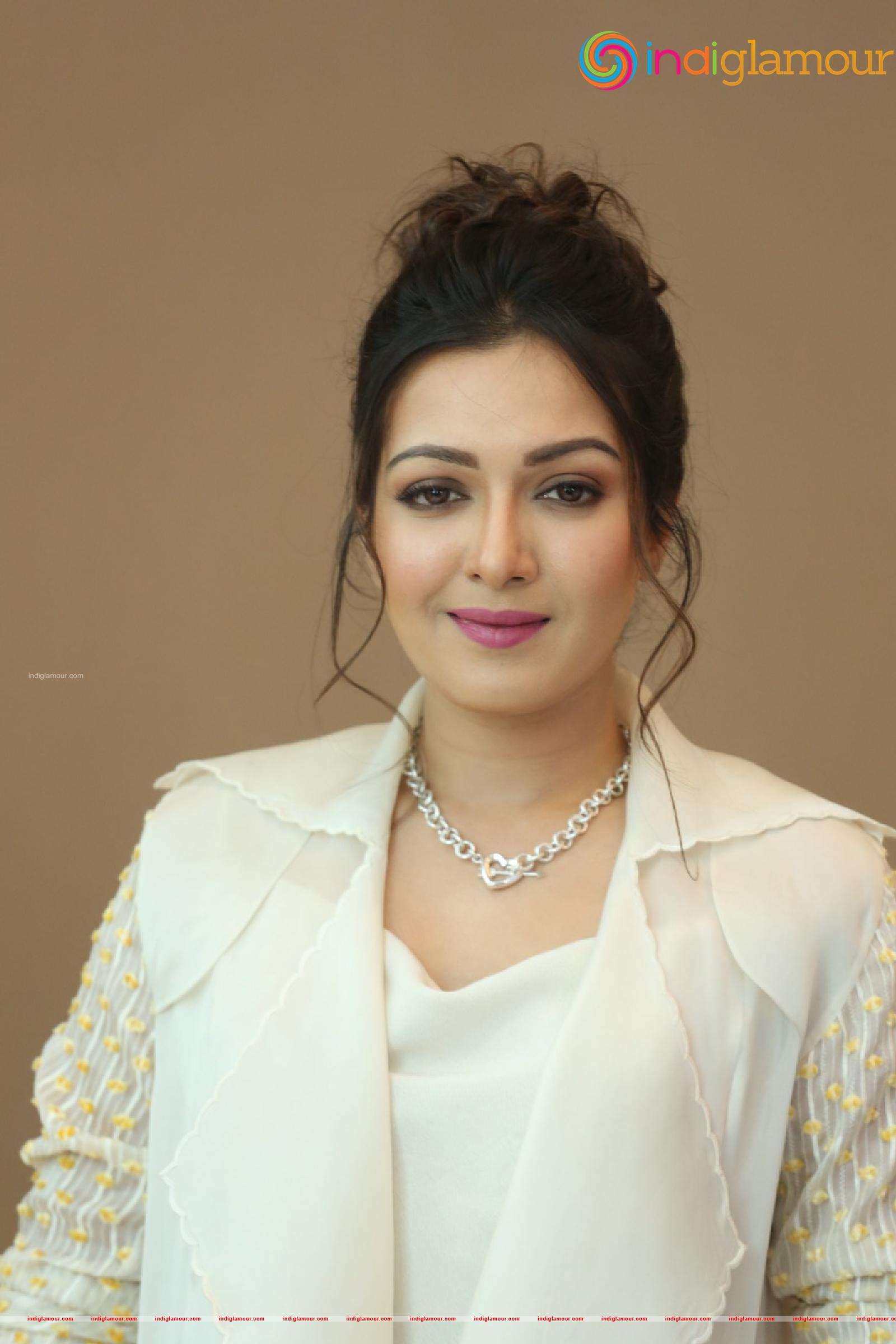 Catherine Tresa Actress hd photo