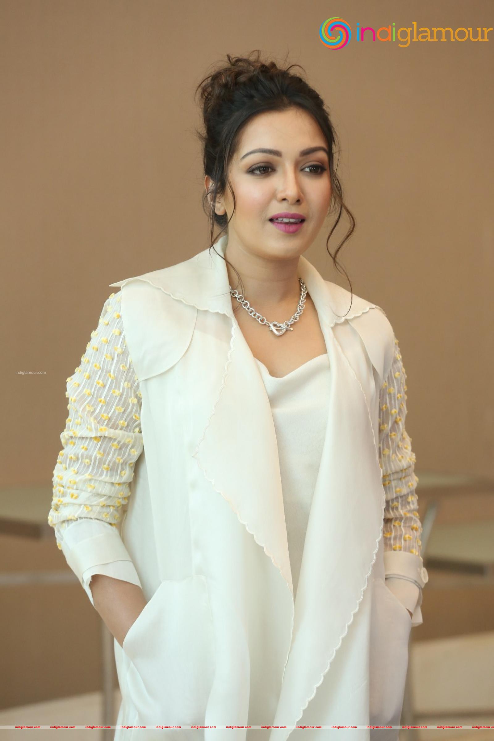 Catherine Tresa Actress hd photo