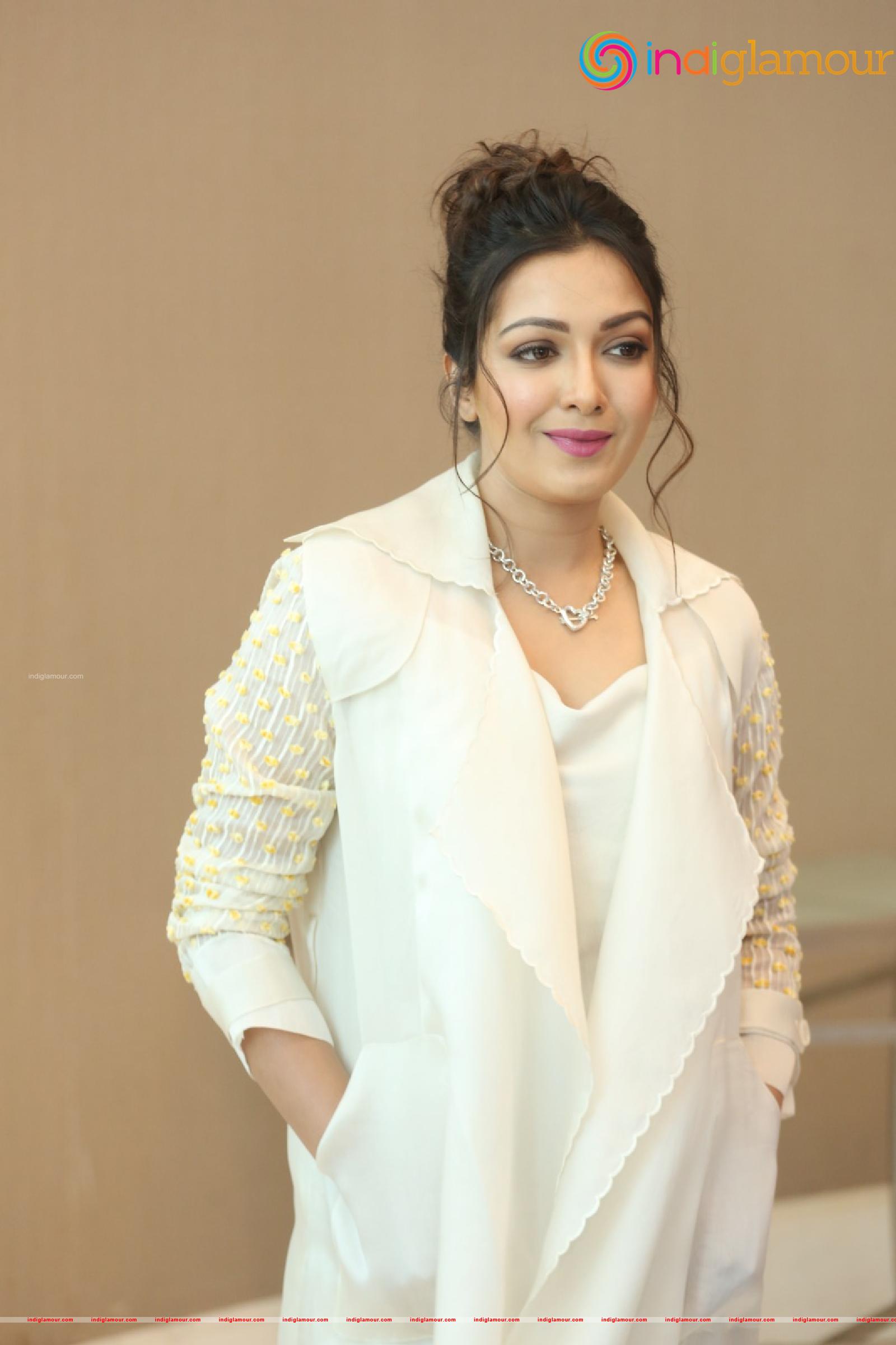 Catherine Tresa Actress hd photo