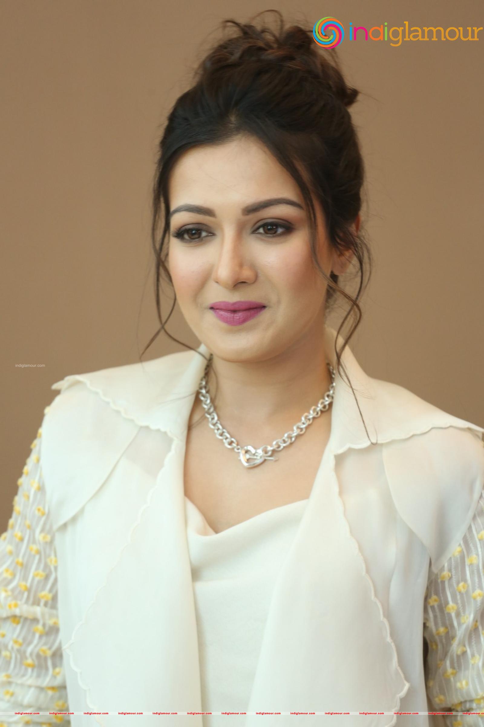 Catherine Tresa Actress hd photo
