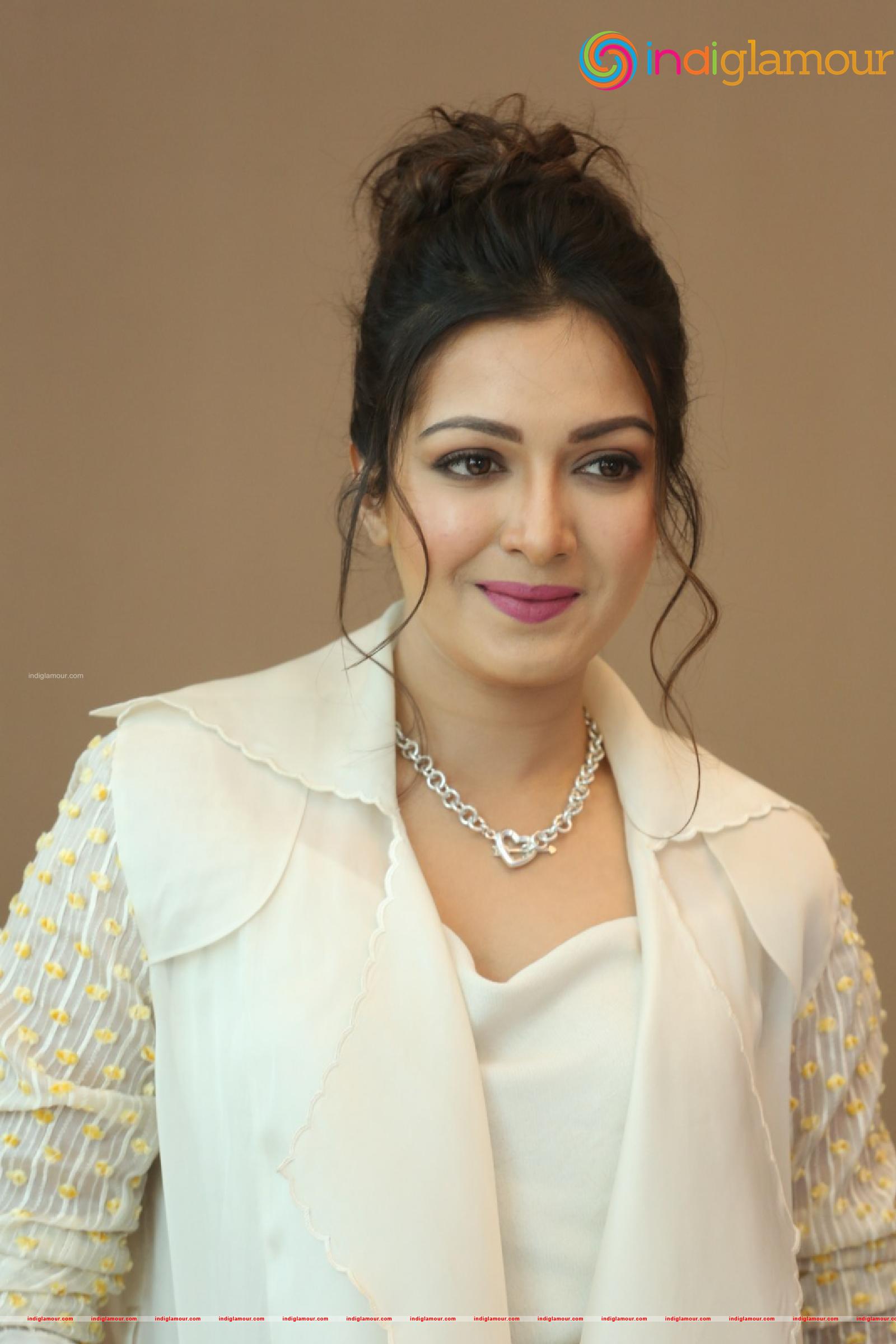 Catherine Tresa Actress hd photo