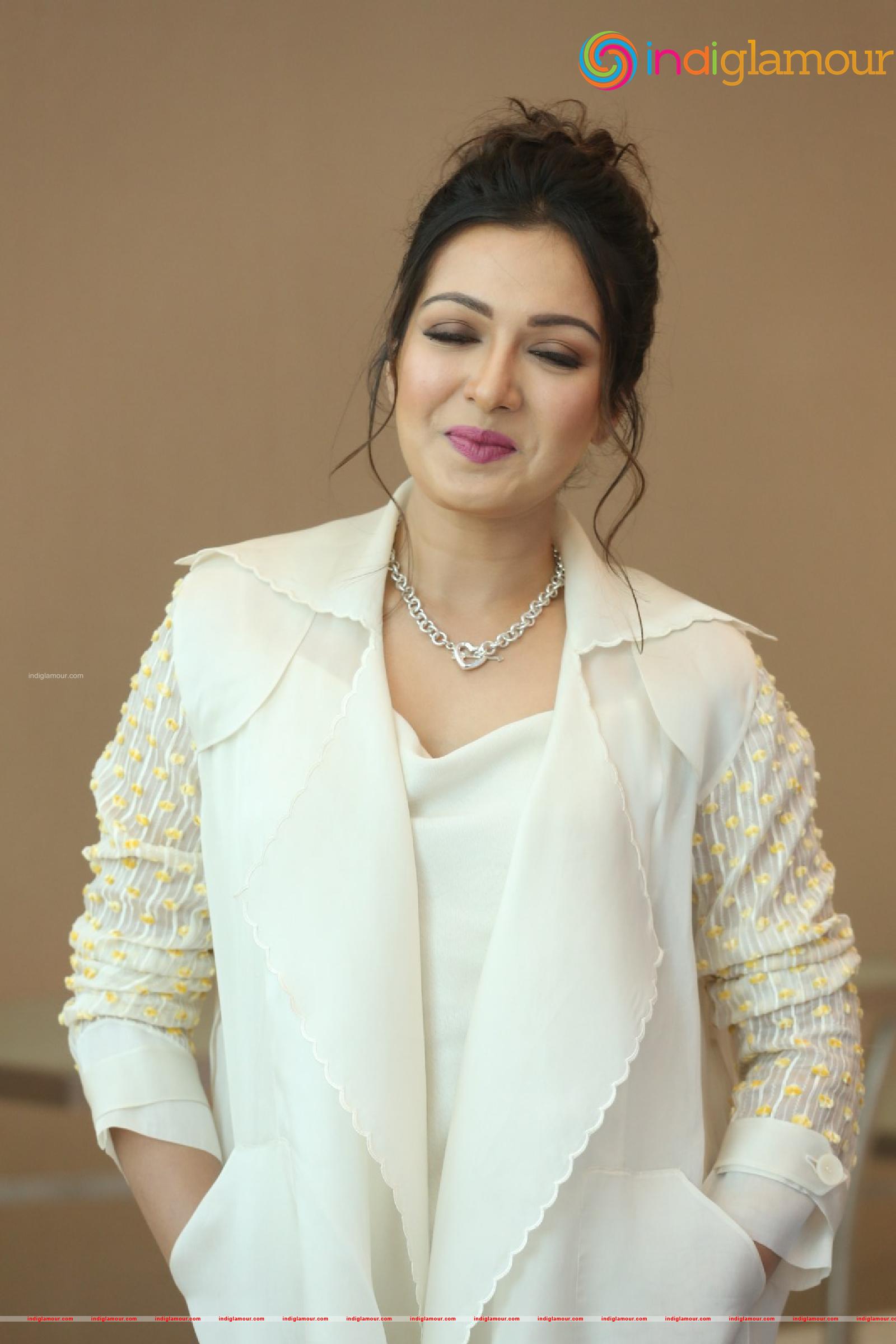 Catherine Tresa Actress hd photo