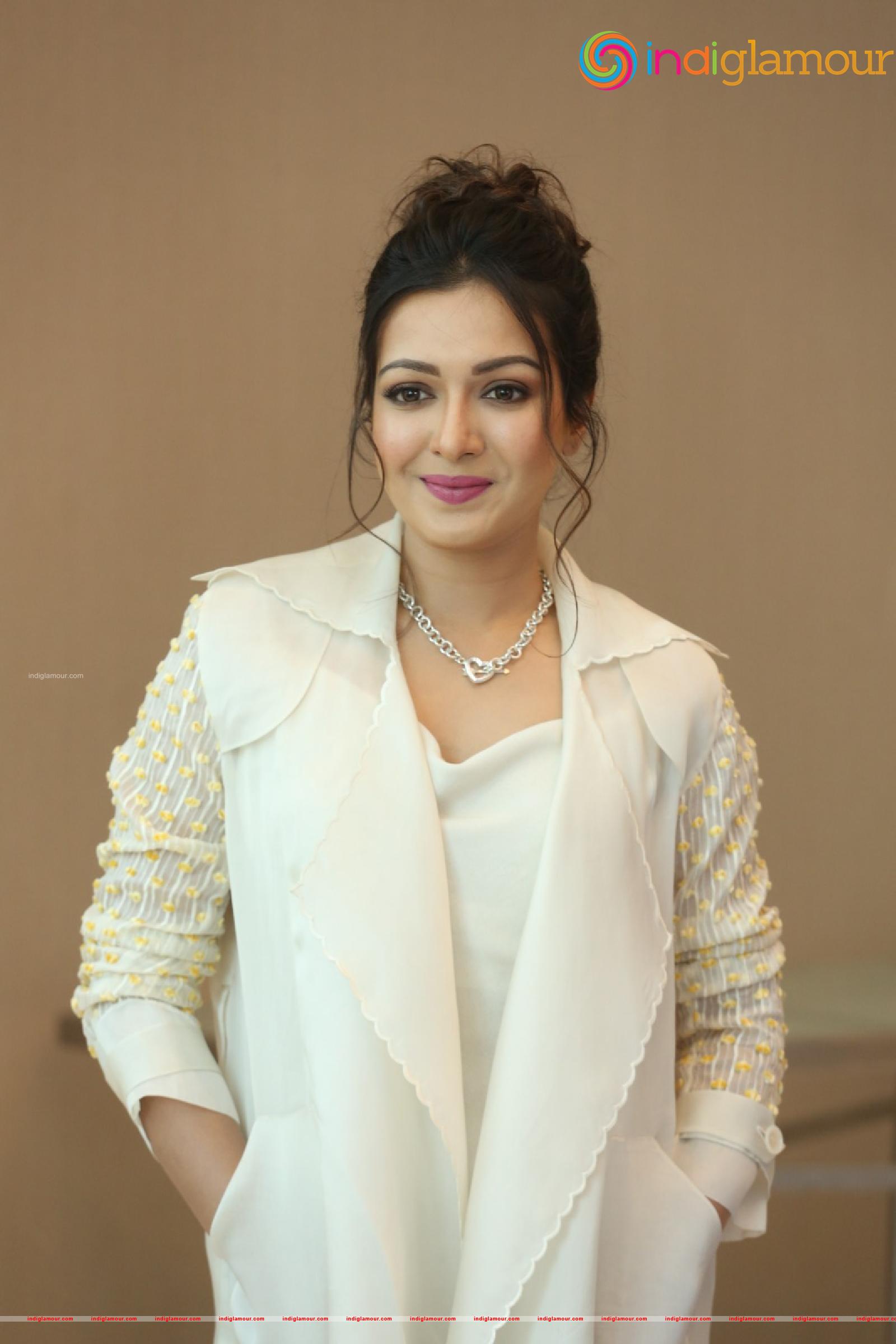 Catherine Tresa Actress hd photo